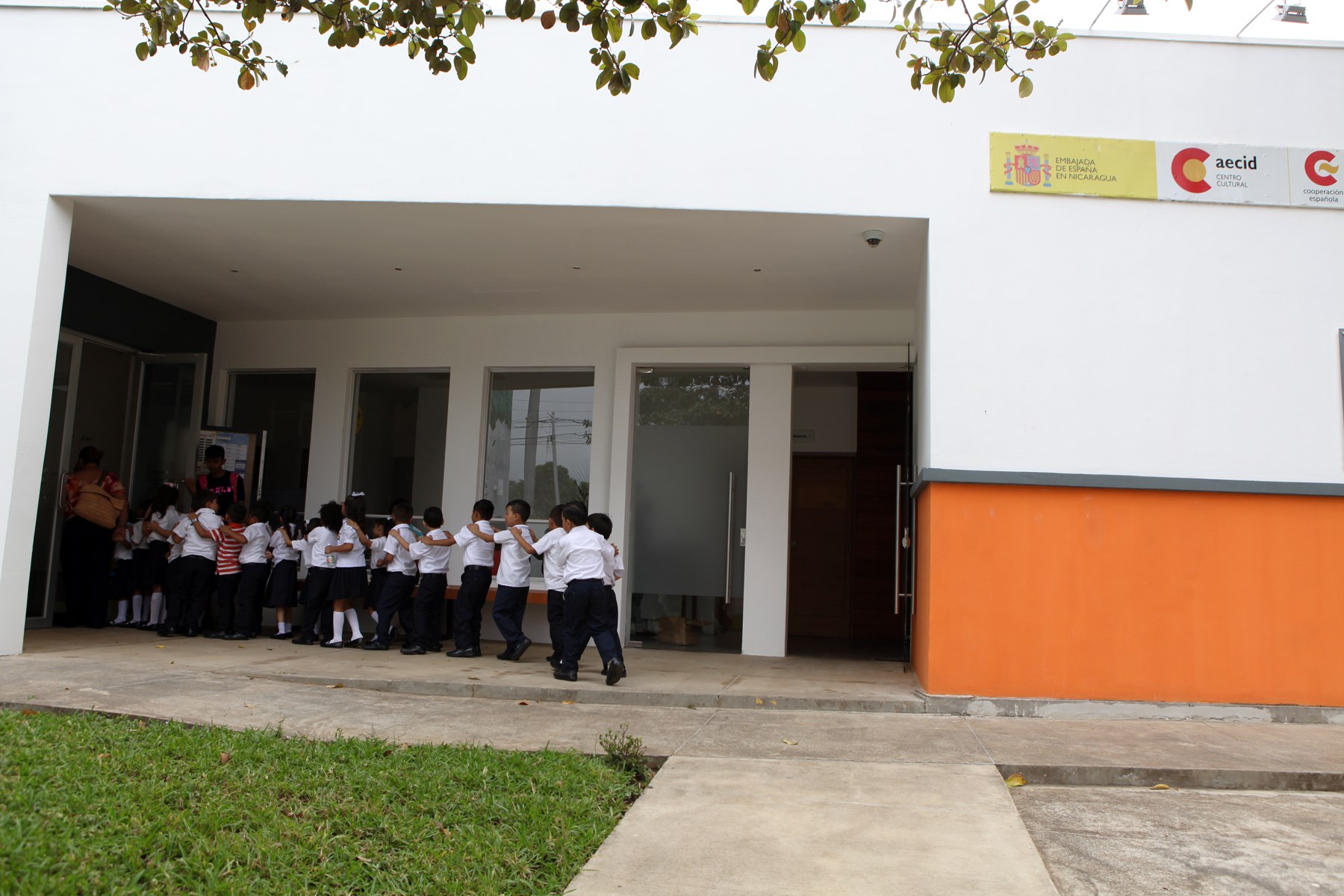 España da protección diplomática a centros culturales ante la situación en Centroamérica