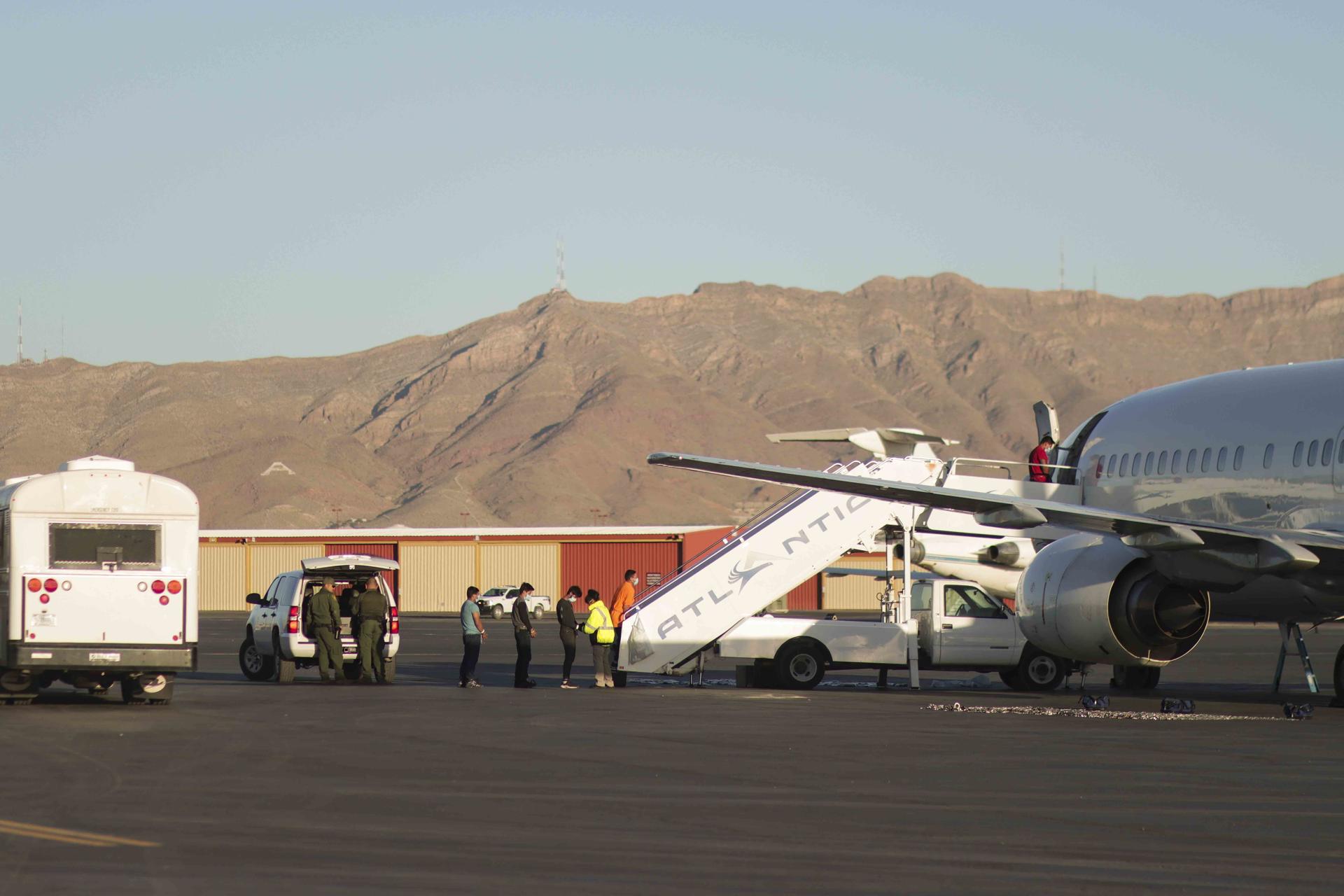 Estados Unidos lanza una campaña para disuadir a los refugiados de cruzar su frontera