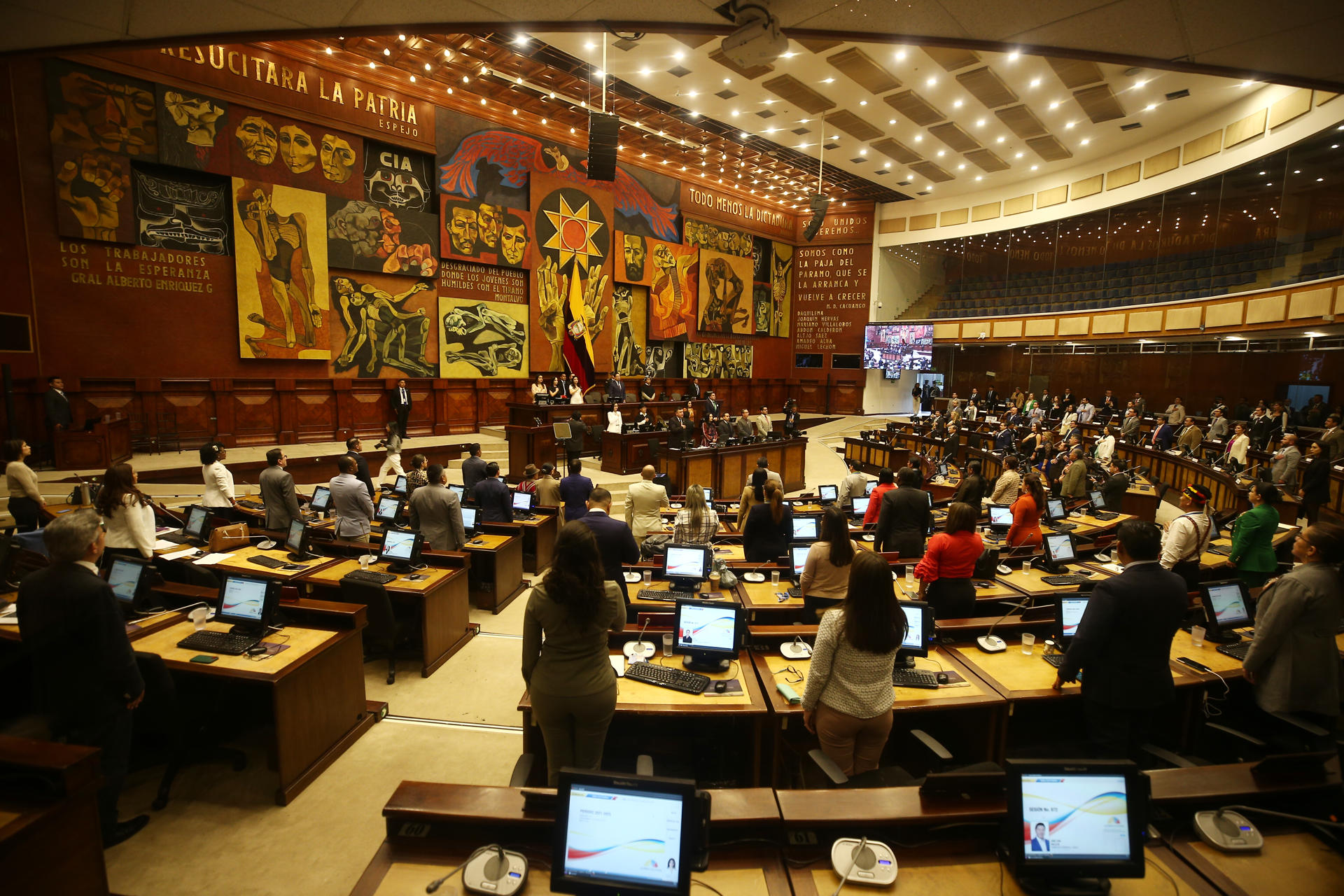 El juicio de censura al presidente de Ecuador se dirime en el Parlamento y en la red