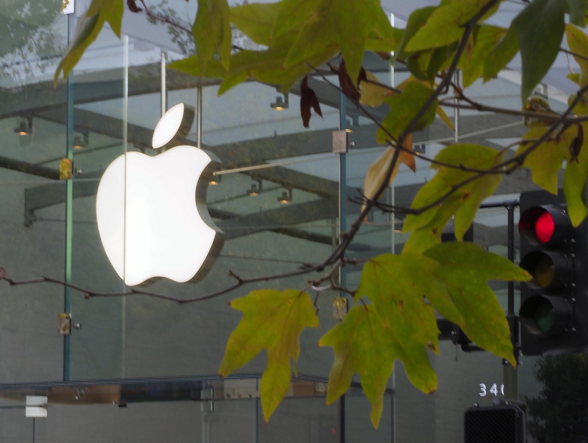 Apple prohíbe a sus trabajadores usar chatbots de inteligencia artificial como ChatGPT