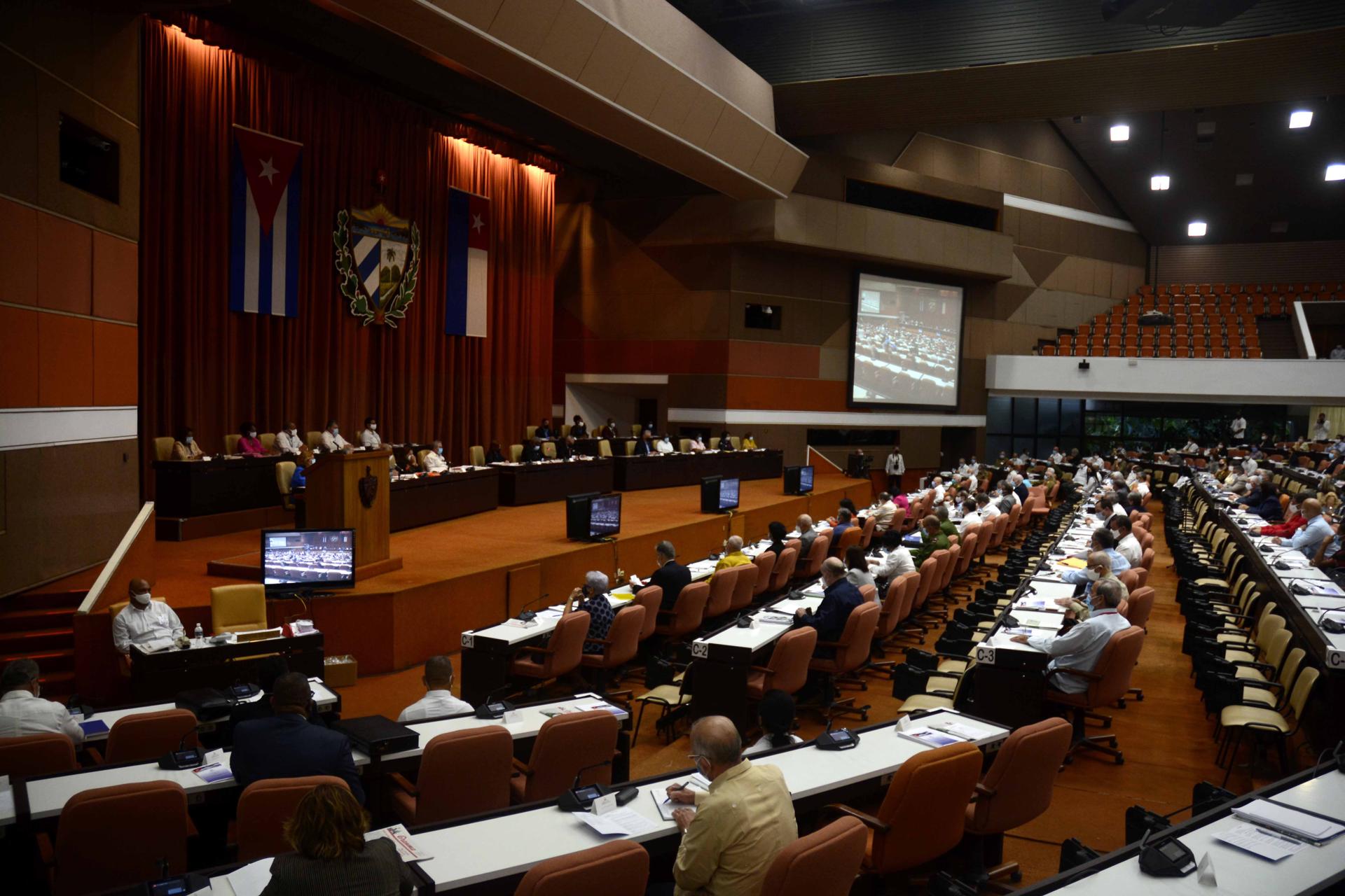 Periodistas independientes y ONG encienden alarmas por la ley cubana para regular medios