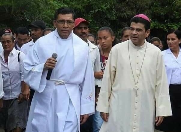 La Policía confirma la detención del sacerdote Jaime Iván Montesinos bajo cargos de traición a la patria