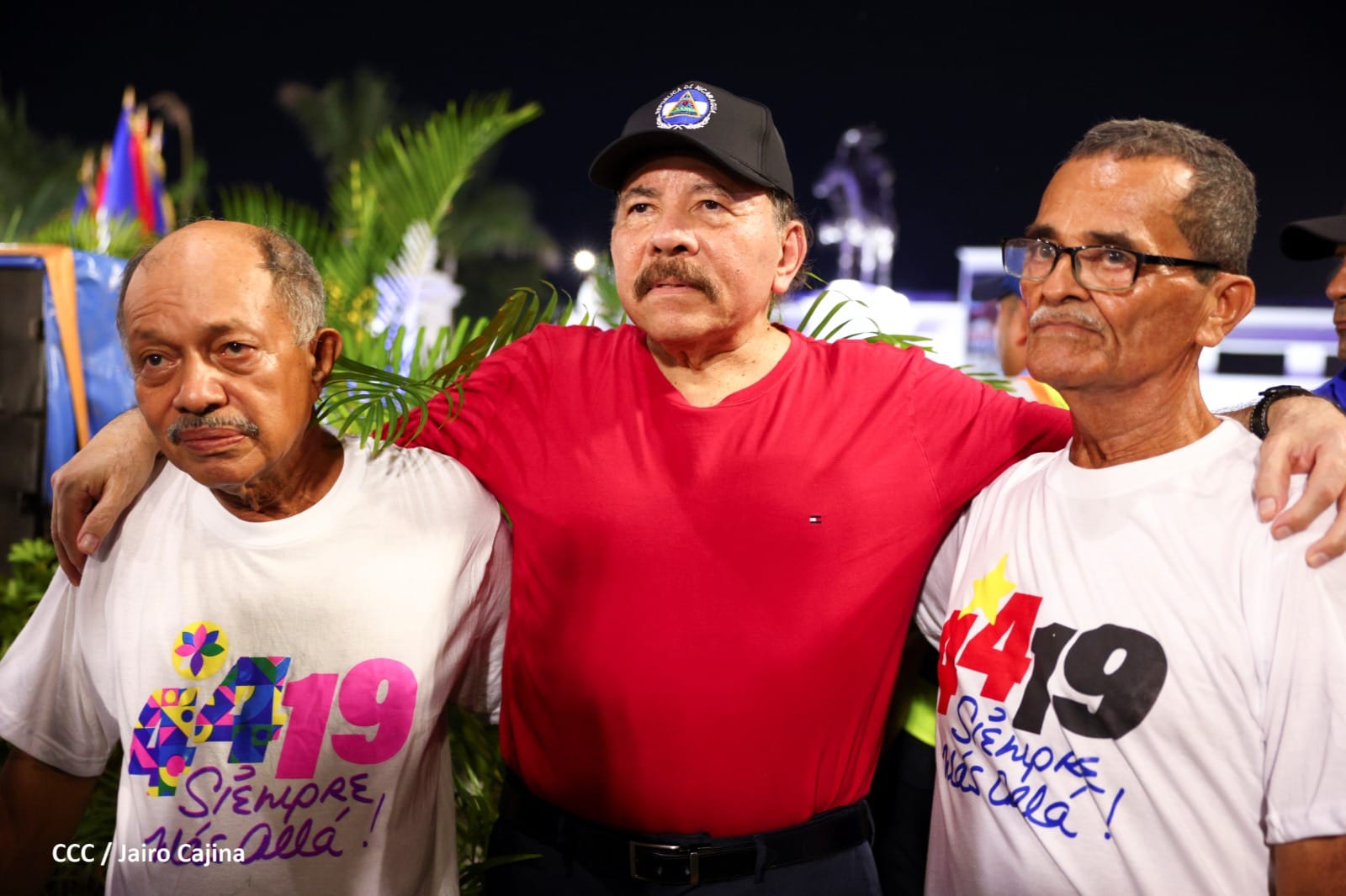 El comandante se viste de Tommy, Murillo encarga vestidos de duquesa y sus hijos exhiben Rolex y vehículos Porsche
