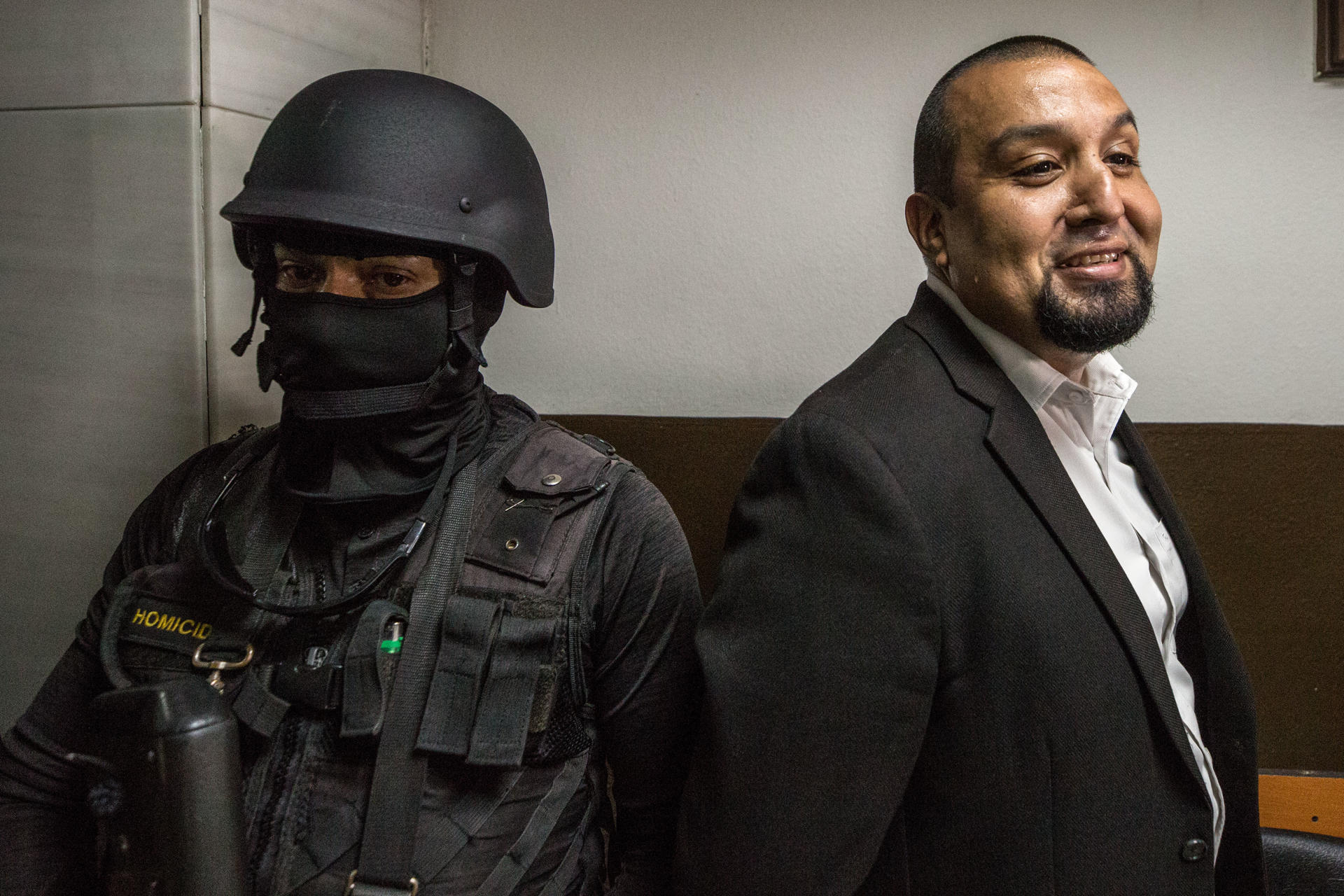 Exabogado de periodista guatemalteco acepta cargos por temor a un juicio injusto