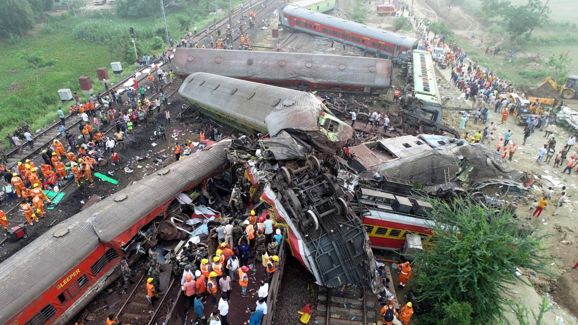El peor accidente de tren del siglo XXI en la India deja 261 muertos y 900 heridos