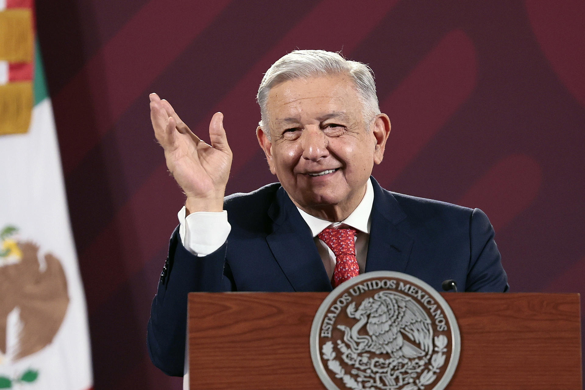 López Obrador promete no intervenir en la elección del candidato presidencial hacia 2024