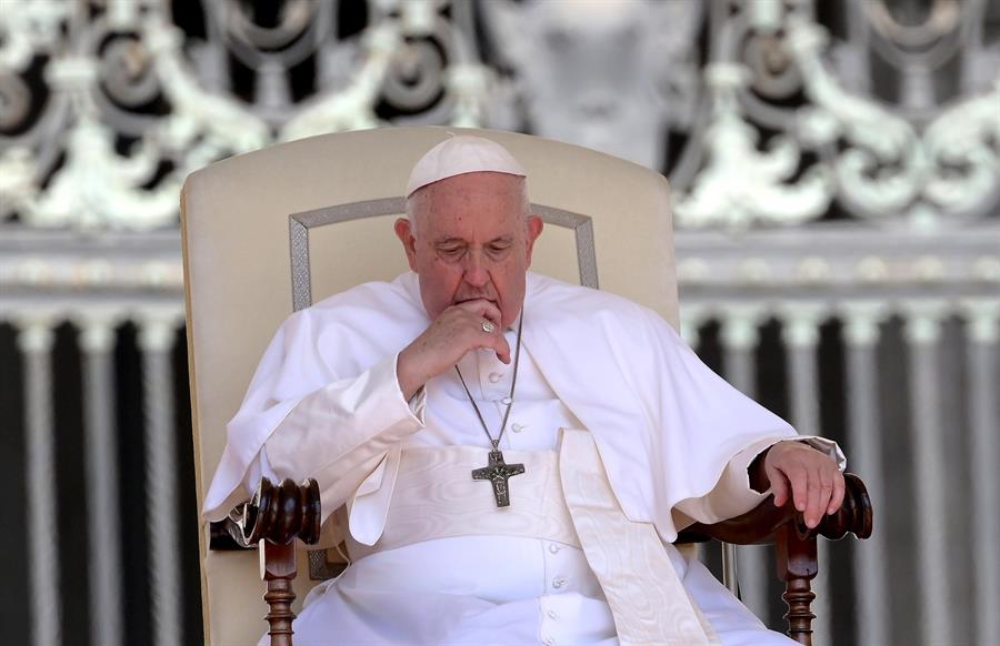 El papa Francisco, hospitalizado y será operado hoy por riesgo de obstrucción intestinal