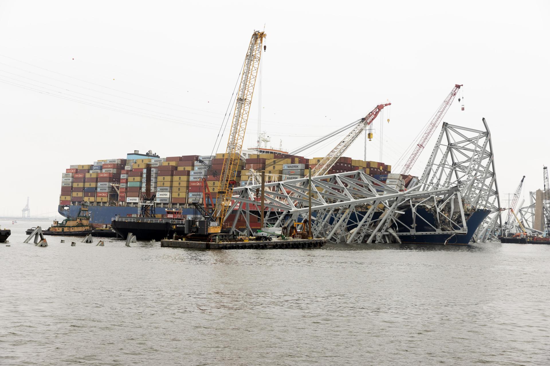 Baltimore denuncia al propietario y administrador del buque que derribó un puente en EE.UU.