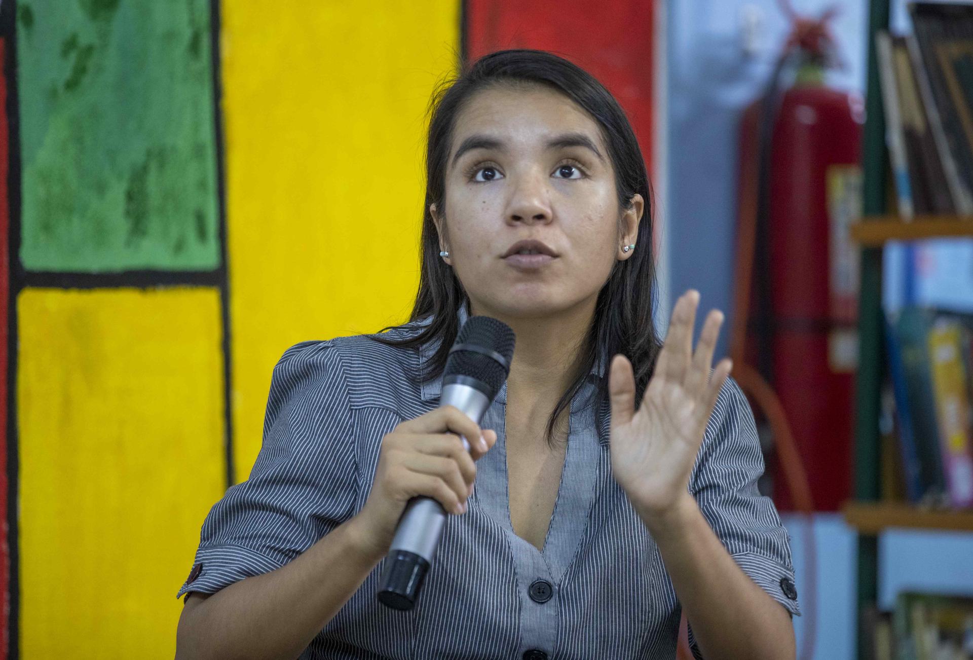 La periodista nicaragüense Génesis Hernández se estrena como escritora con una obra híbrida
