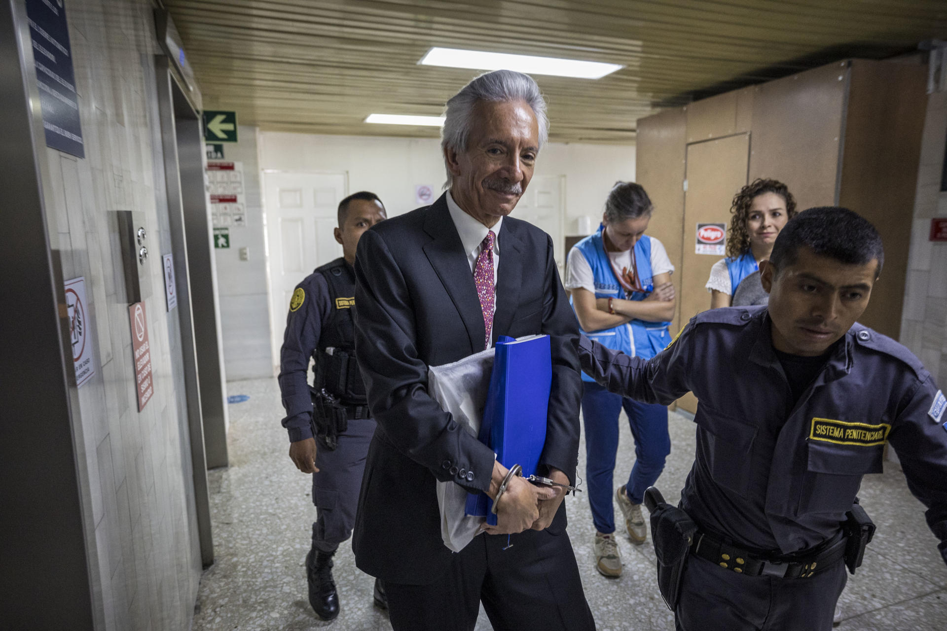 «Voy a luchar por ser escuchado», dice el periodista guatemalteco Rubén Zamora antes de escuchar la sentencia