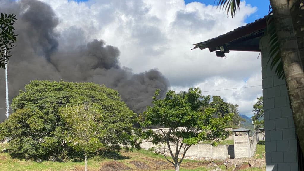 Al menos 41 personas muertas en reyerta en cárcel de Honduras y ordenan su intervención