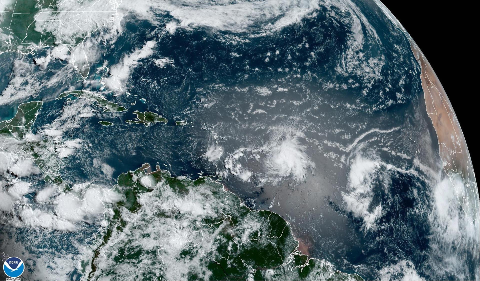 La tormenta tropical Bret sigue su ruta hacia el Caribe