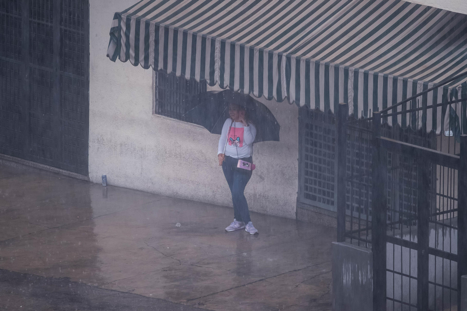 La tormenta tropical Cindy empieza a debilitarse de forma gradual en el Atlántico