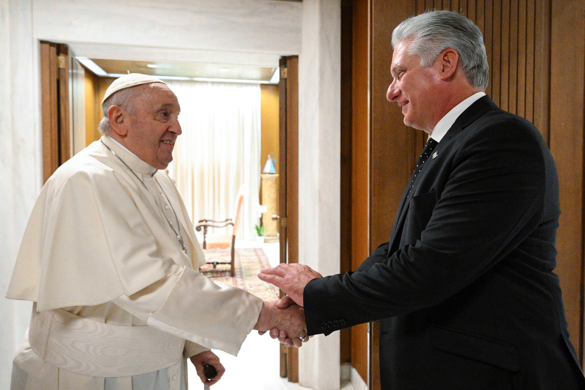 Críticas al papa por recibir a Díaz-Canel y tratarlo con «afecto»