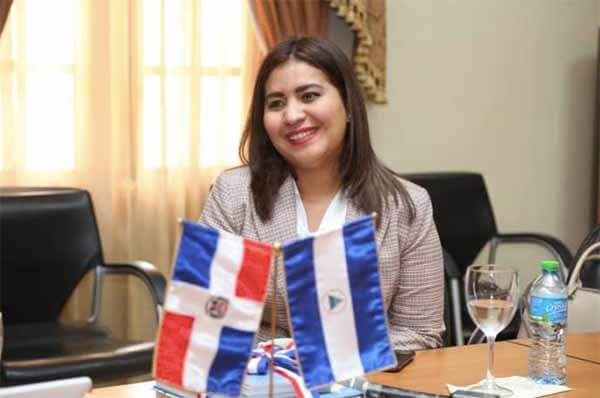 La Cancillería nombra a exembajadora como ministra consejera en Honduras