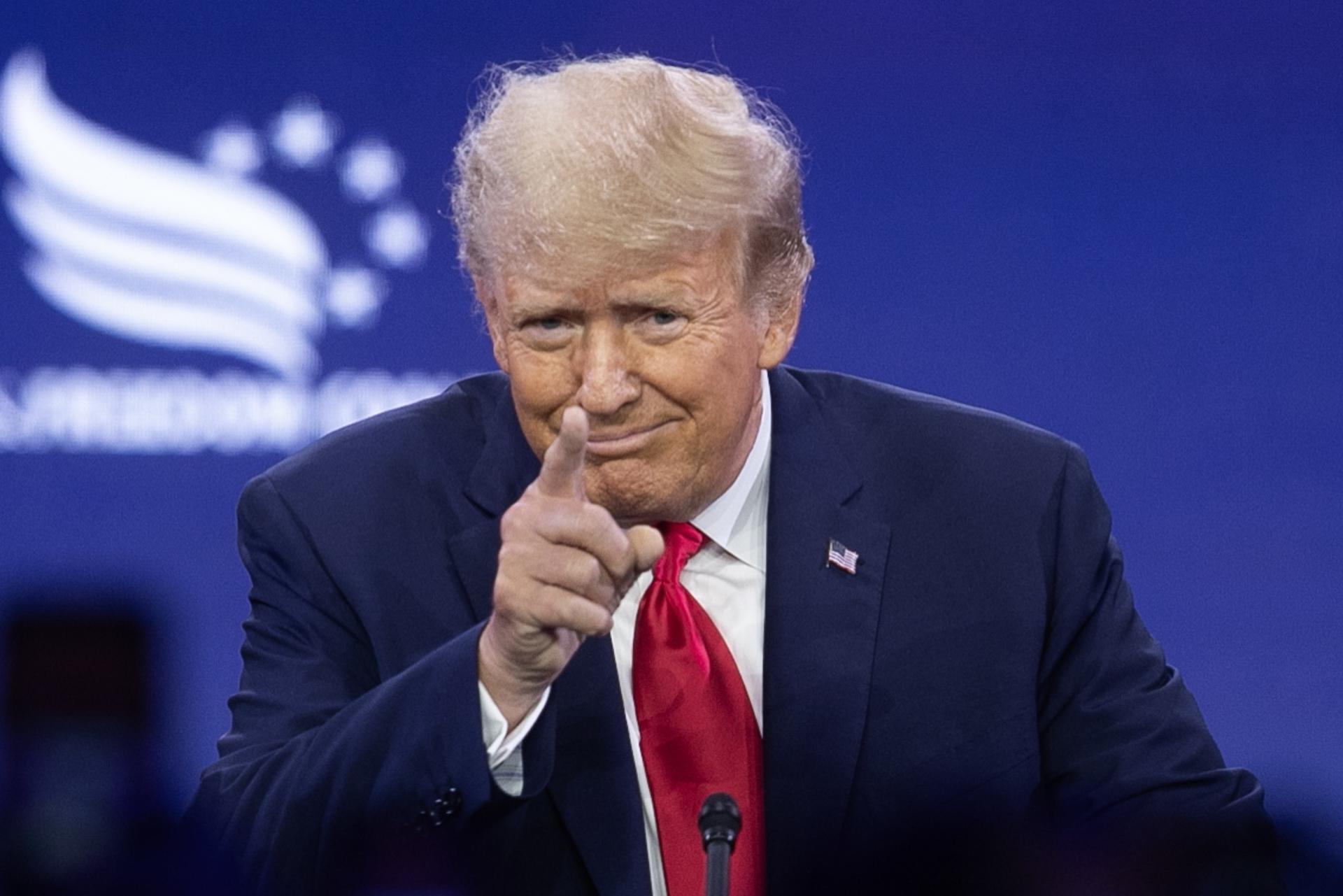 Asistente de Trump se declara no culpable por el caso de manejo de documentos clasificados