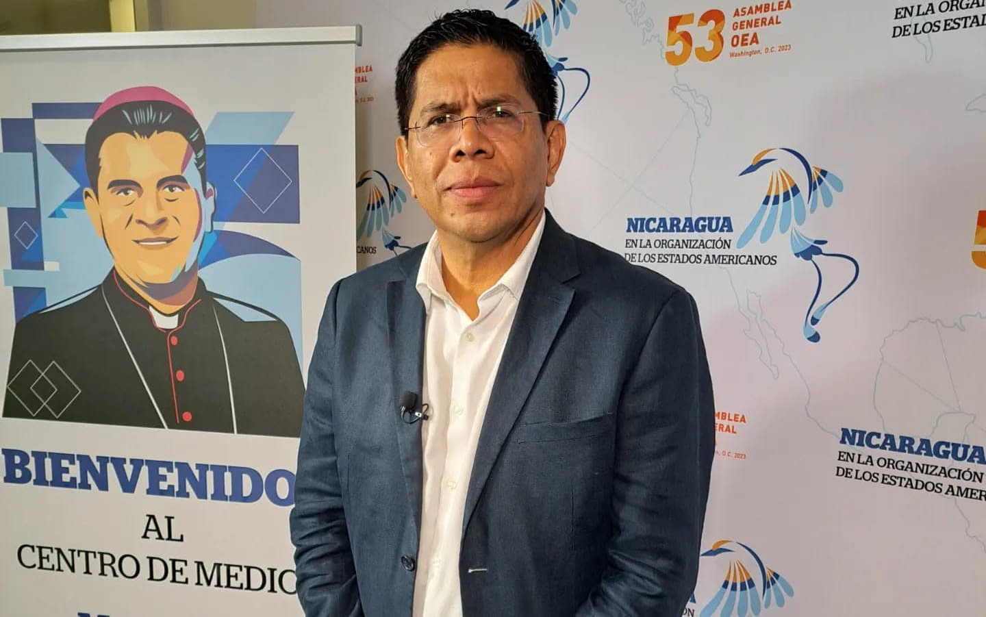 Miguel Mendoza recibe mención especial en el Premio Maria Moors Cabot que reconoce al periodismo nicaragüense 