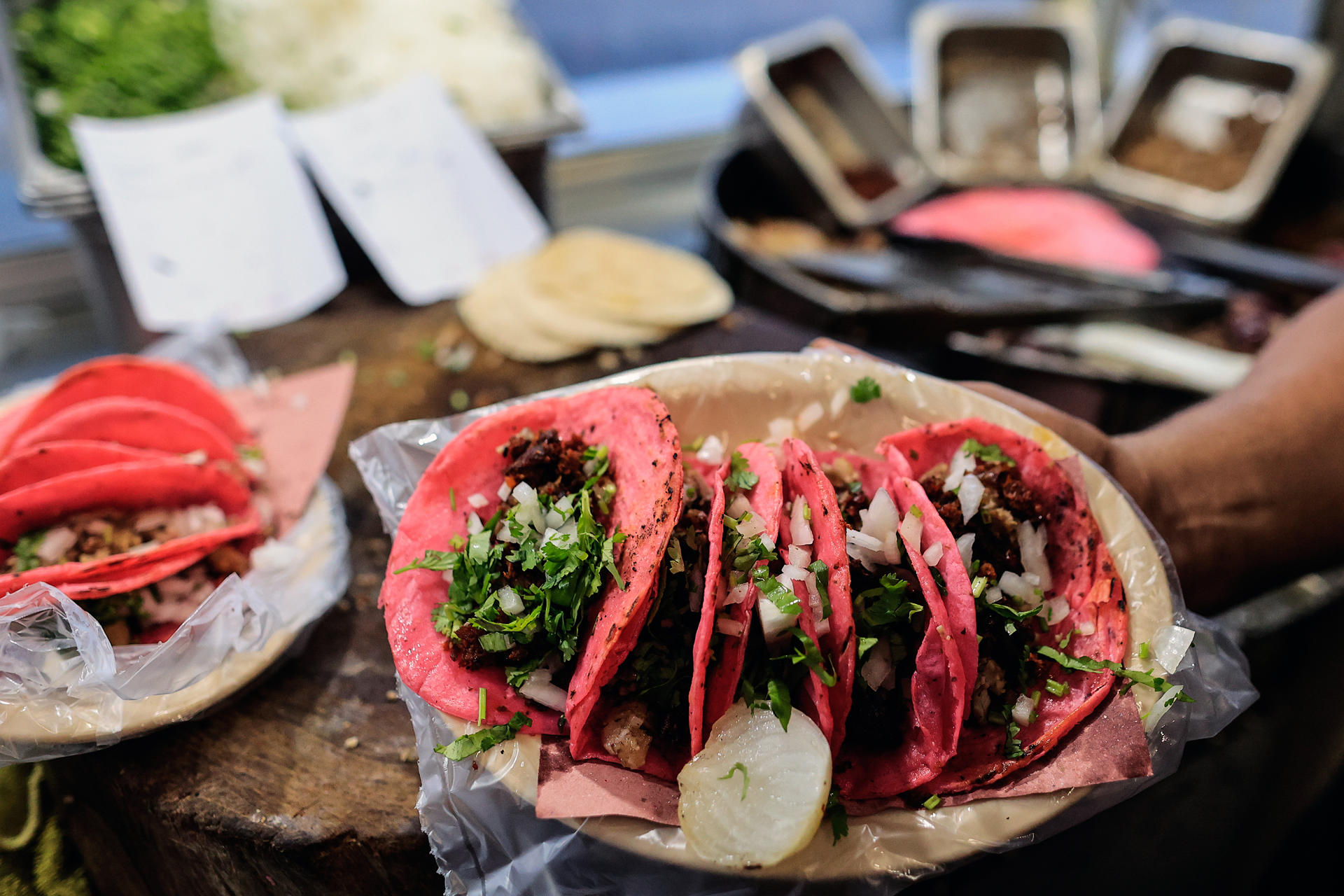 El furor por «Barbie» tiñe de rosa los tacos y las tortillas de México