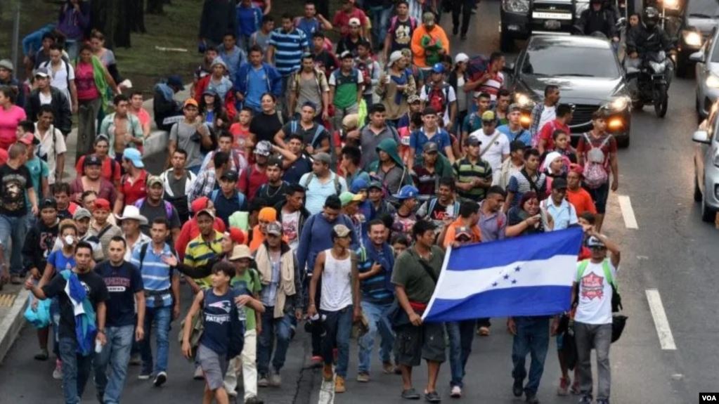 Caravana de migrantes hondureños llega a Guatemala con futuro incierto