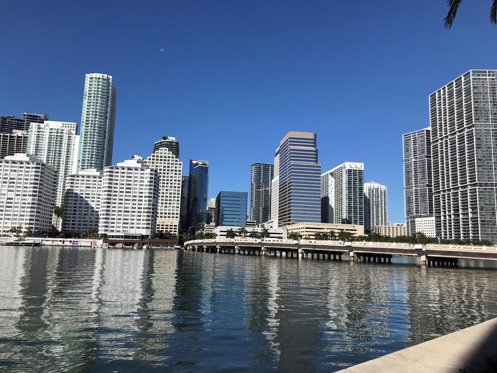 El alto costo de la vivienda reduce la población de Miami por primera vez desde 1970