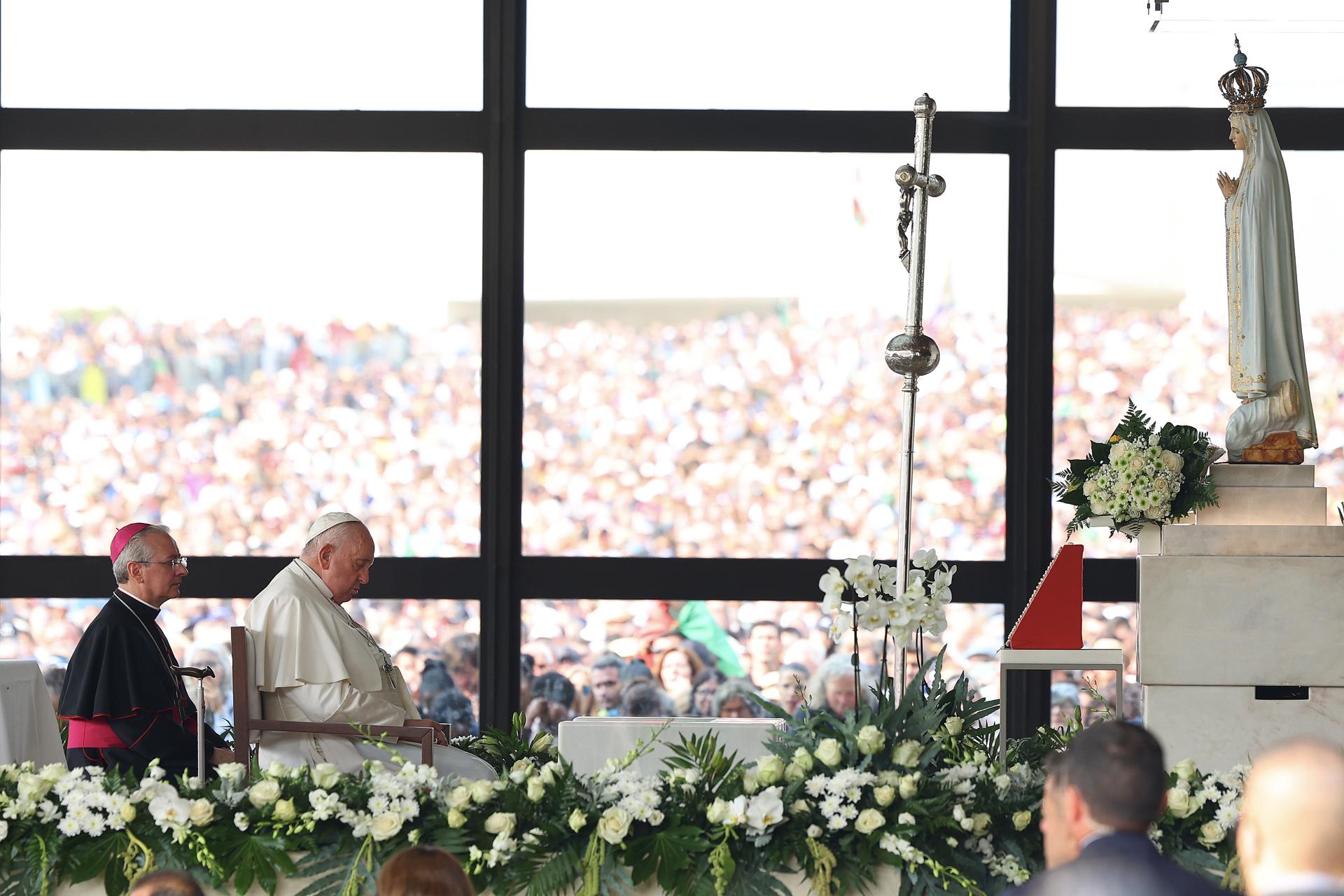 El Papa visitó Fátima sin mencionar el tema de las guerras