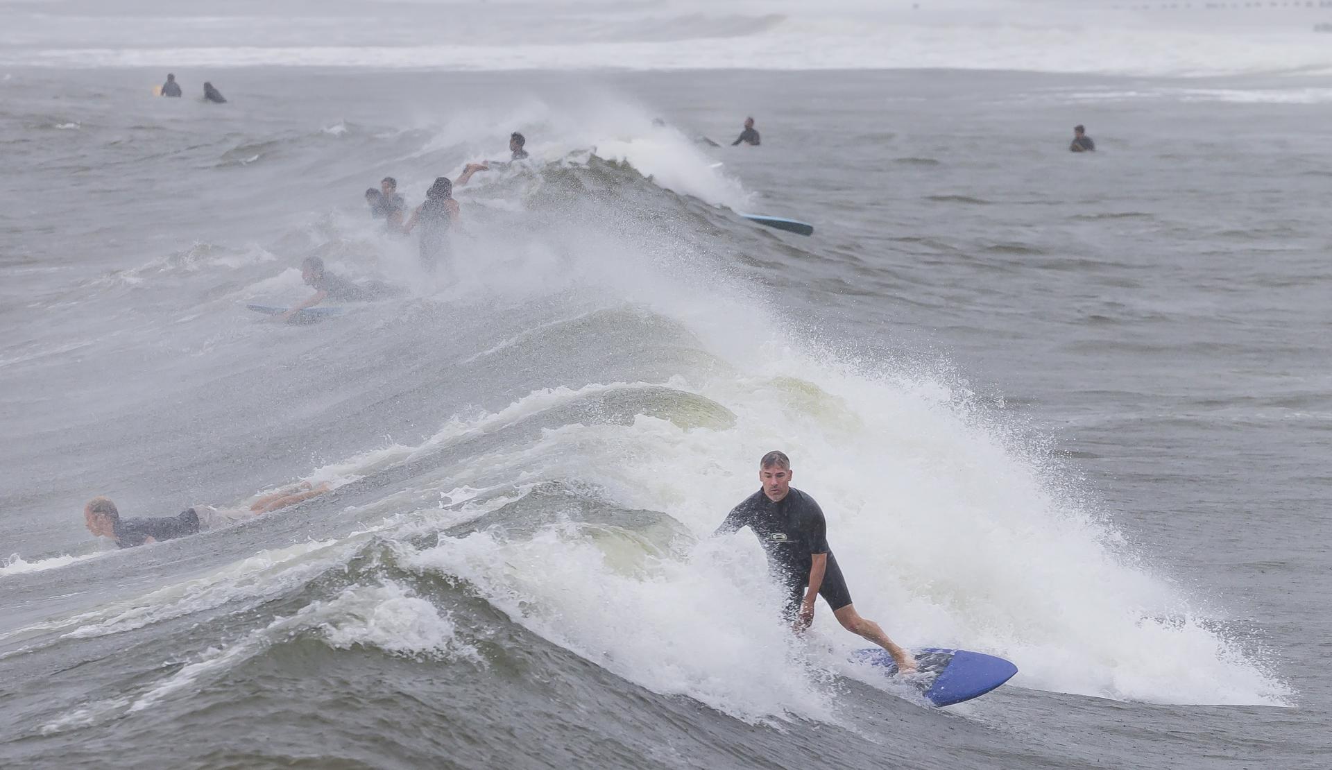 Cierran una de las playas más icónicas de Nueva York por el ataque de un tiburón