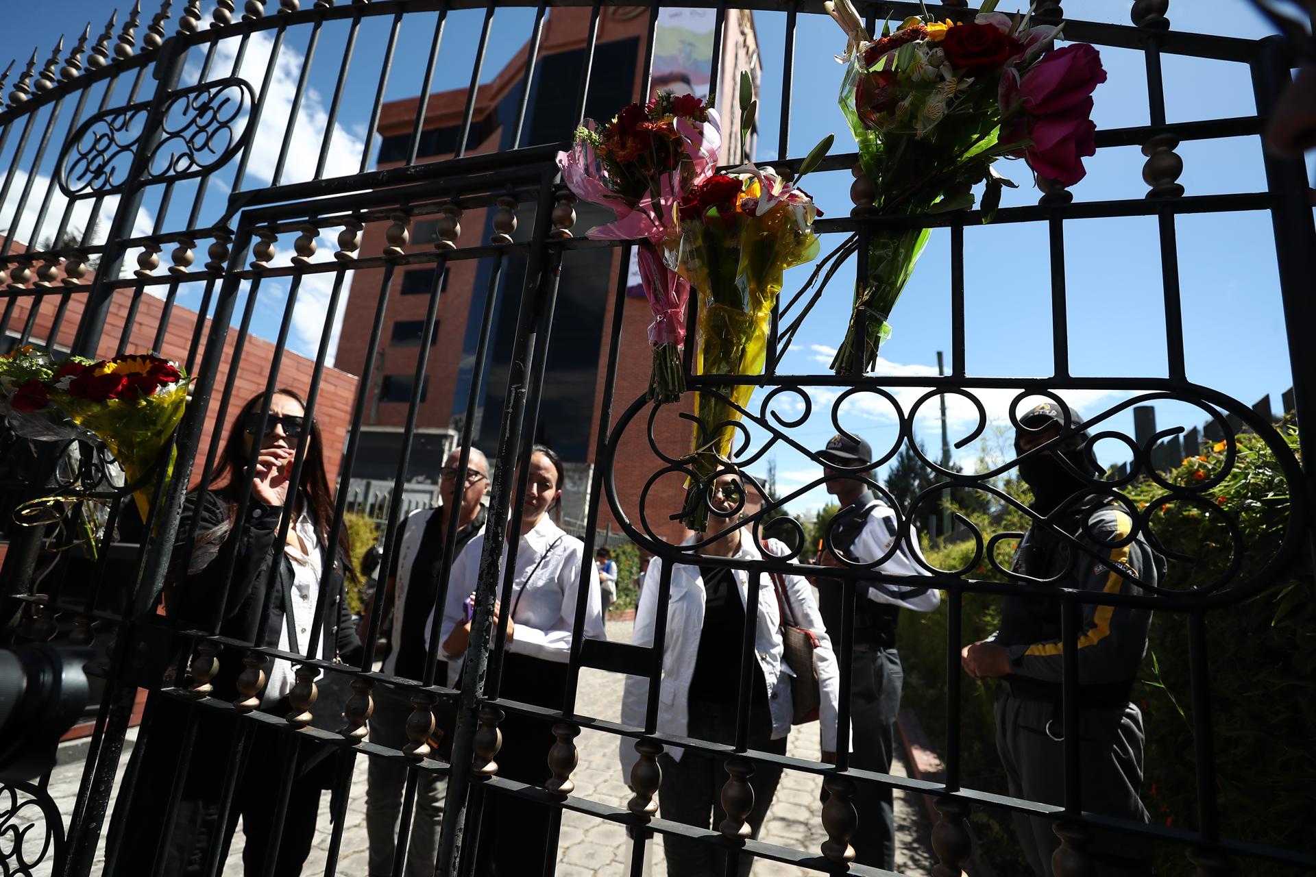 Tensión entre familiares de candidato asesinado en Ecuador