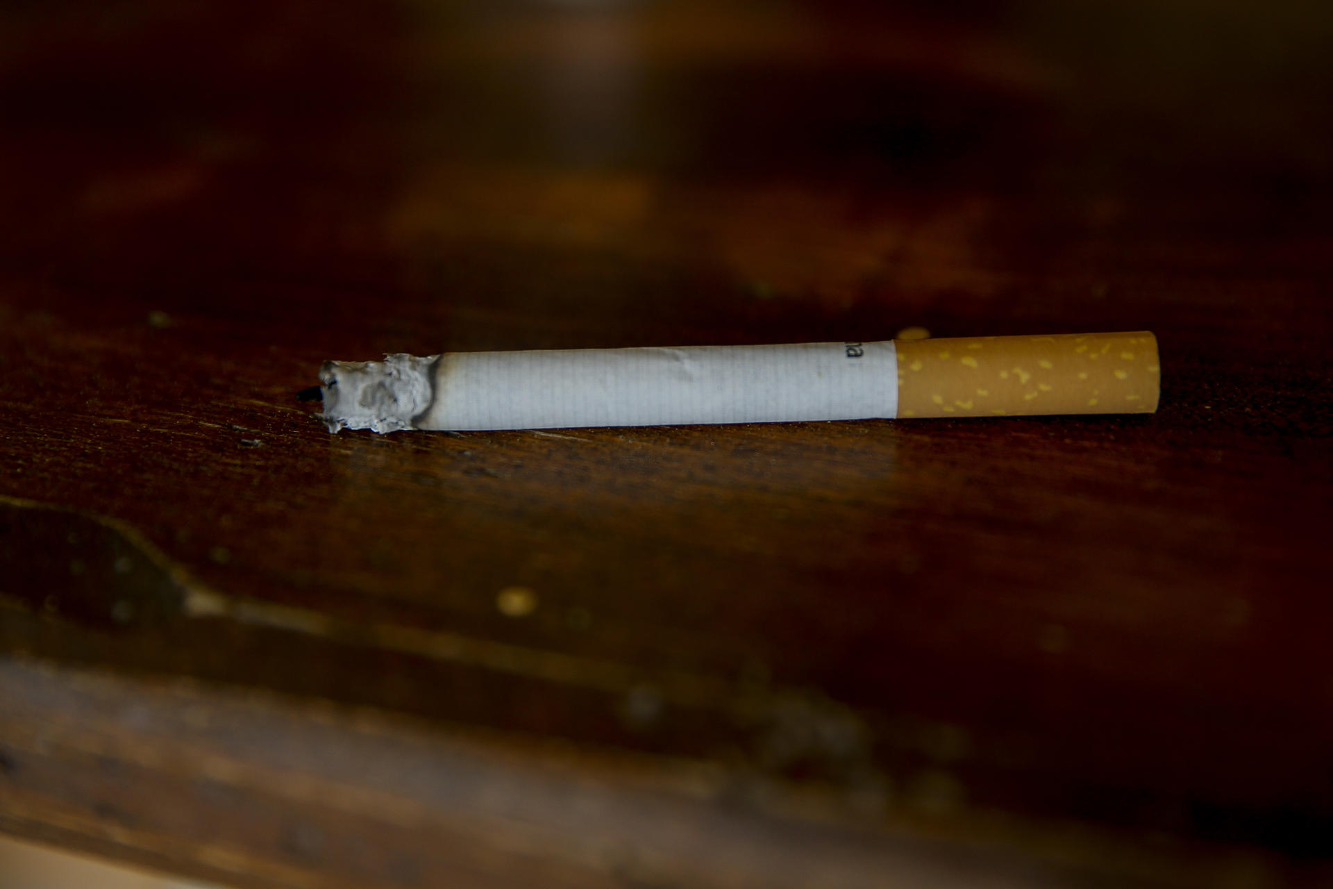 Descubren vínculo entre falta de materia gris y el deseo de fumar en adolescentes
