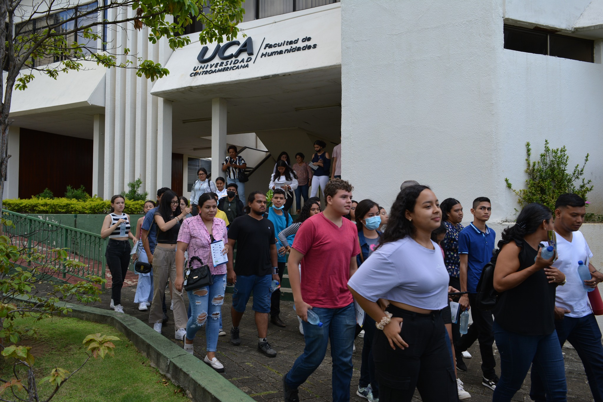 Políticos, universitarios, catedráticos y exalumnos condenan la confiscación de la UCA
