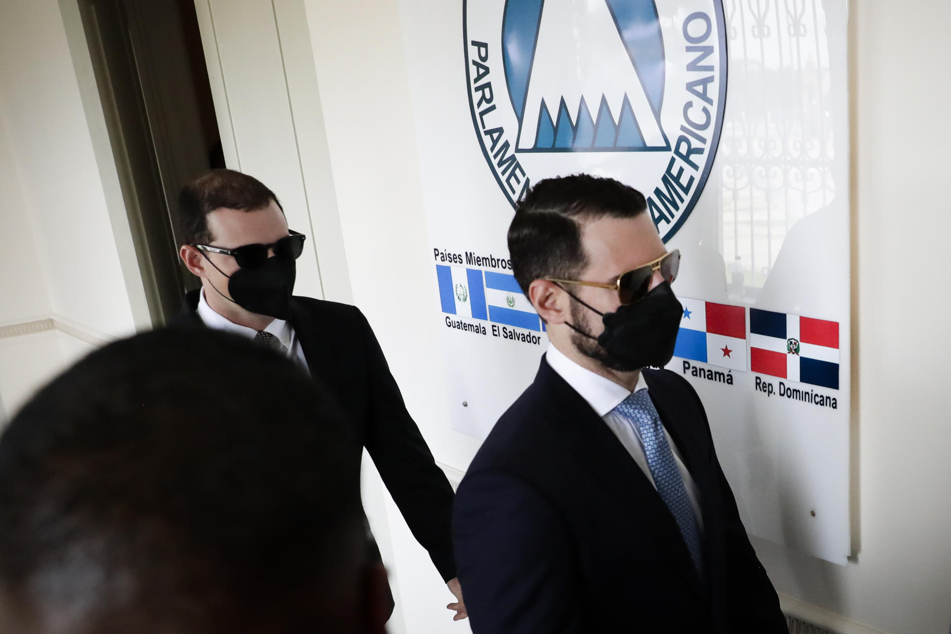 Hijos del expresidente panameño Martinelli, acusados de lavado, juran como diputados