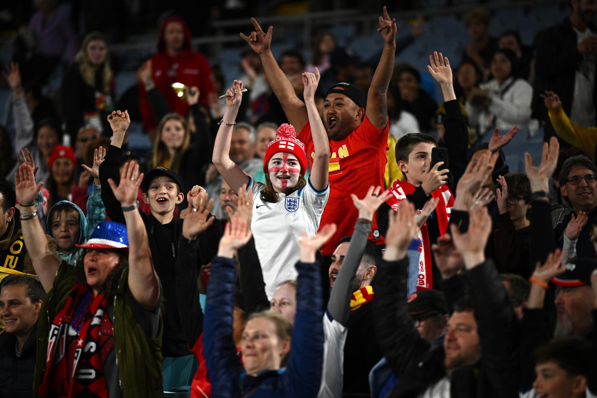 España vrs. Inglaterra: una marea azul y roja inunda a Sídney