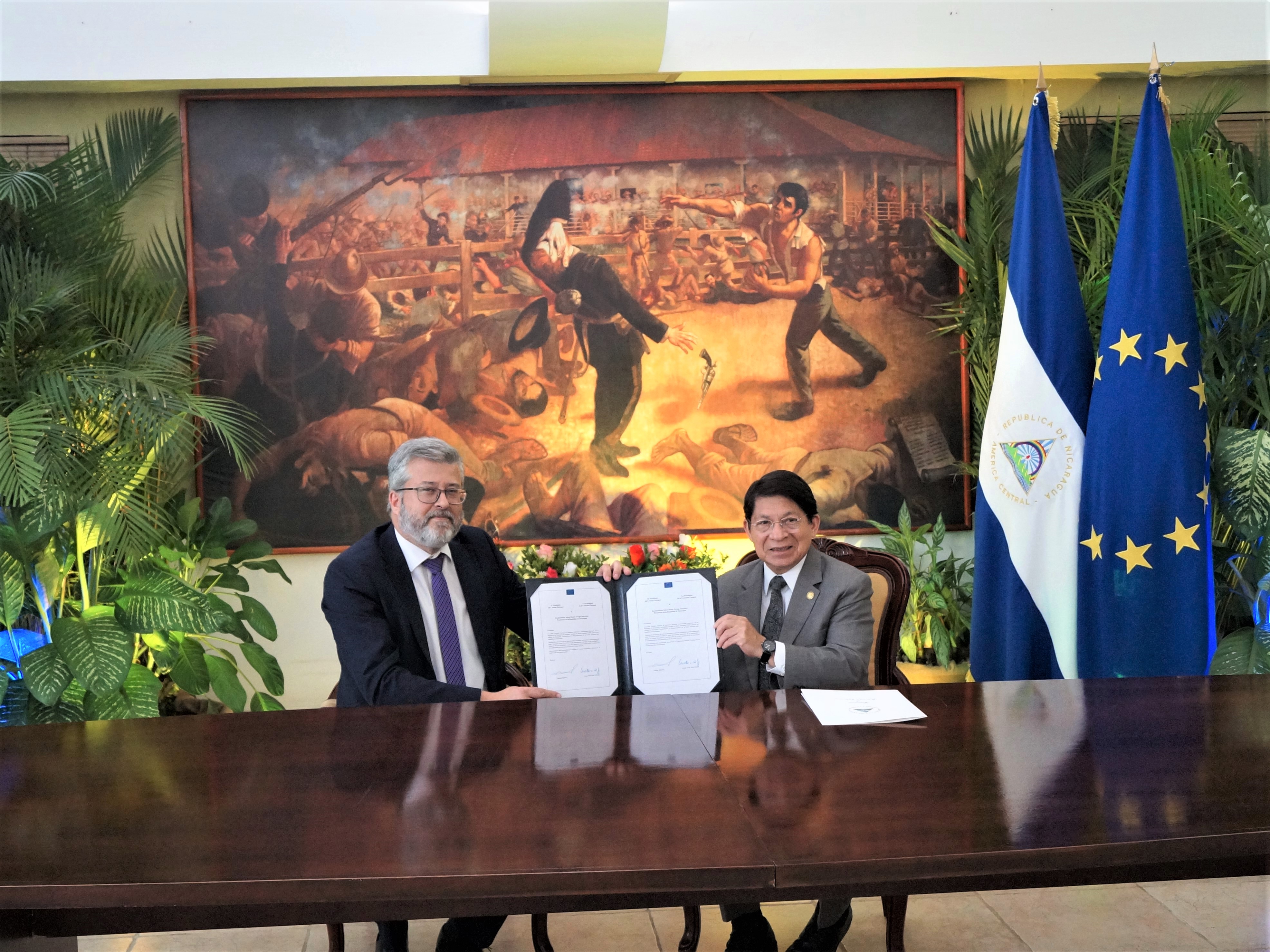 El nuevo embajador de la Unión Europea presenta sus cartas credenciales al canciller Moncada