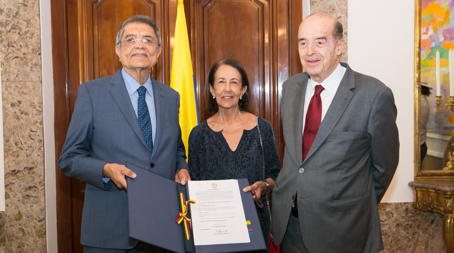 Colombia otorga la nacionalidad al escritor nicaragüense Sergio Ramírez y su esposa Gertrudis Guerrero