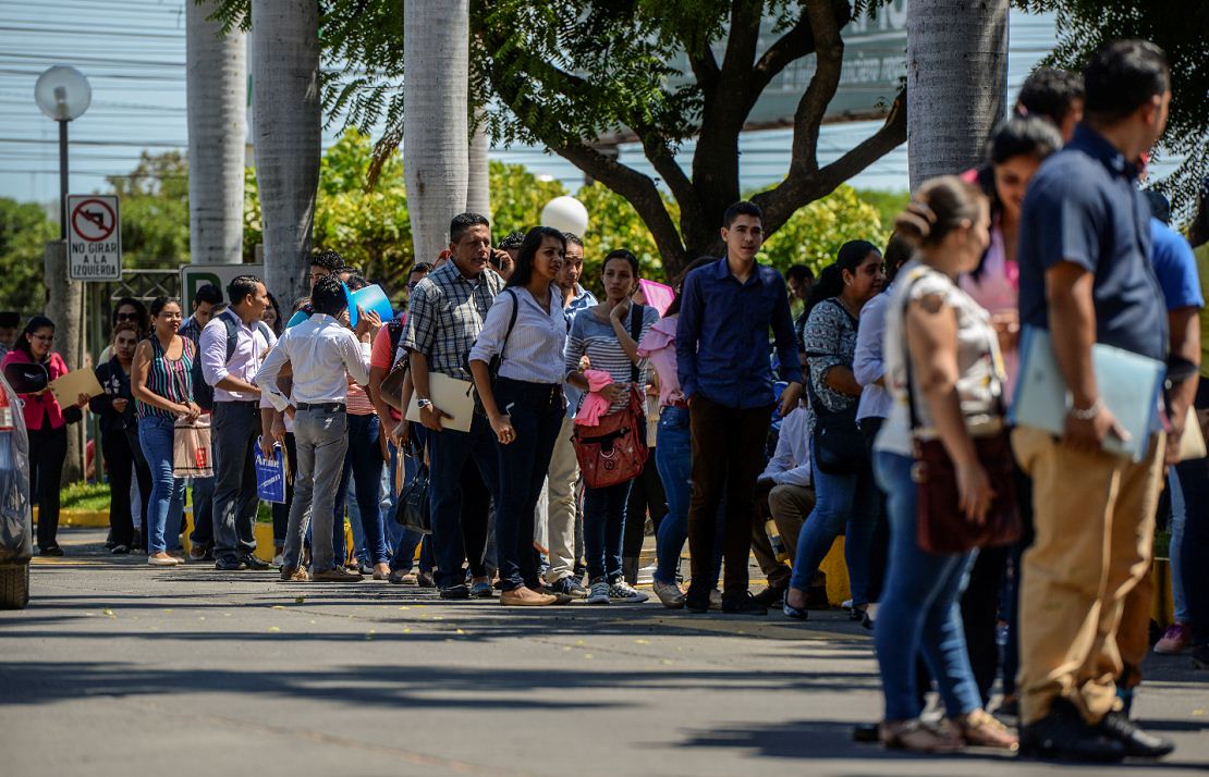 Régimen proyecta recuperación económica, pero crece el desempleo y empresas siguen cerrando