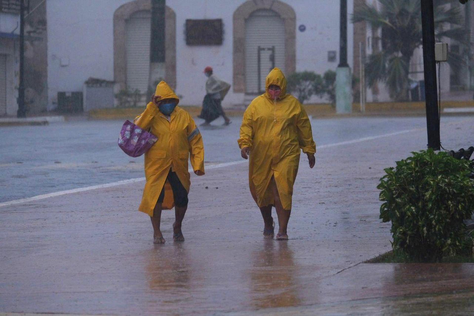 El huracán Idalia se aleja de México pero dejará lluvias en la península de Yucatán