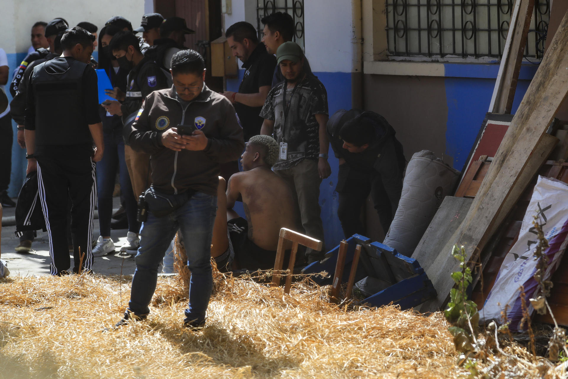 El crimen organizado abruma a Ecuador con hasta cuatro carros bomba y motines en cárceles