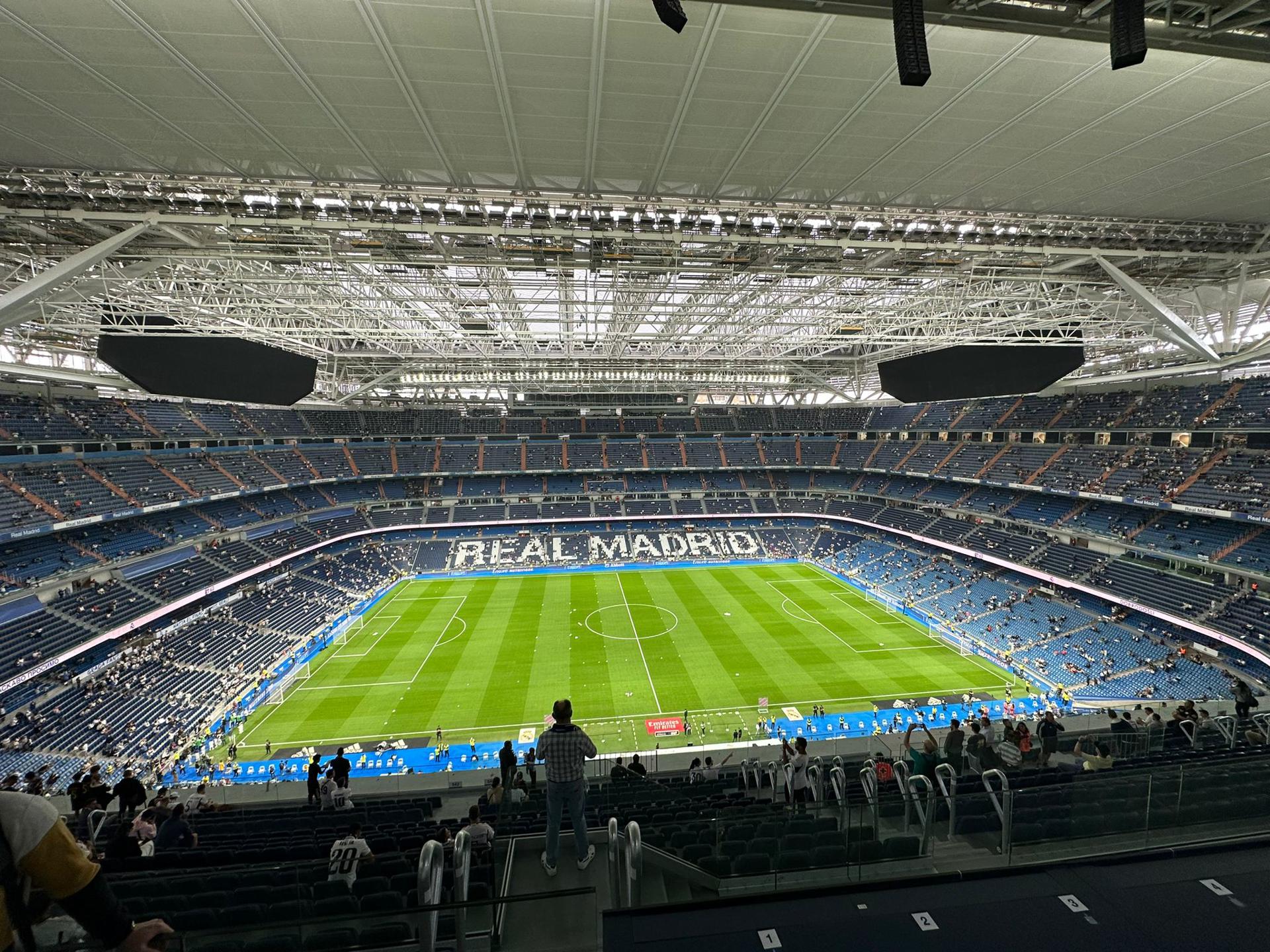 El Santiago Bernabéu estrena techo retráctil