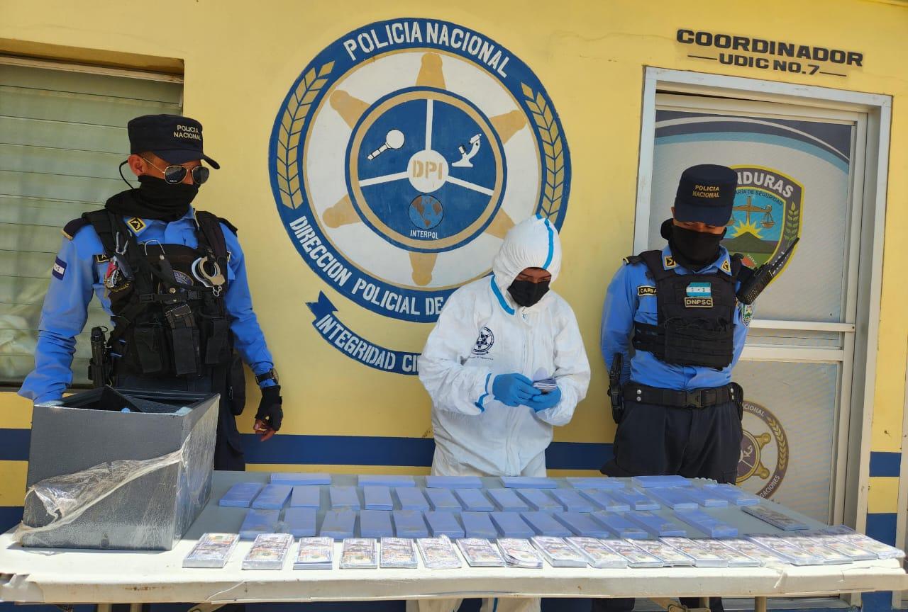 La Policía de Honduras incauta 210.000 dólares falsos y papel para imprimir más billetes
