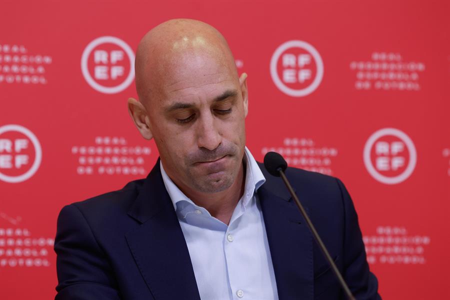 Luis Rubiales renuncia al cargo de presidente de la Federación Española de Fútbol