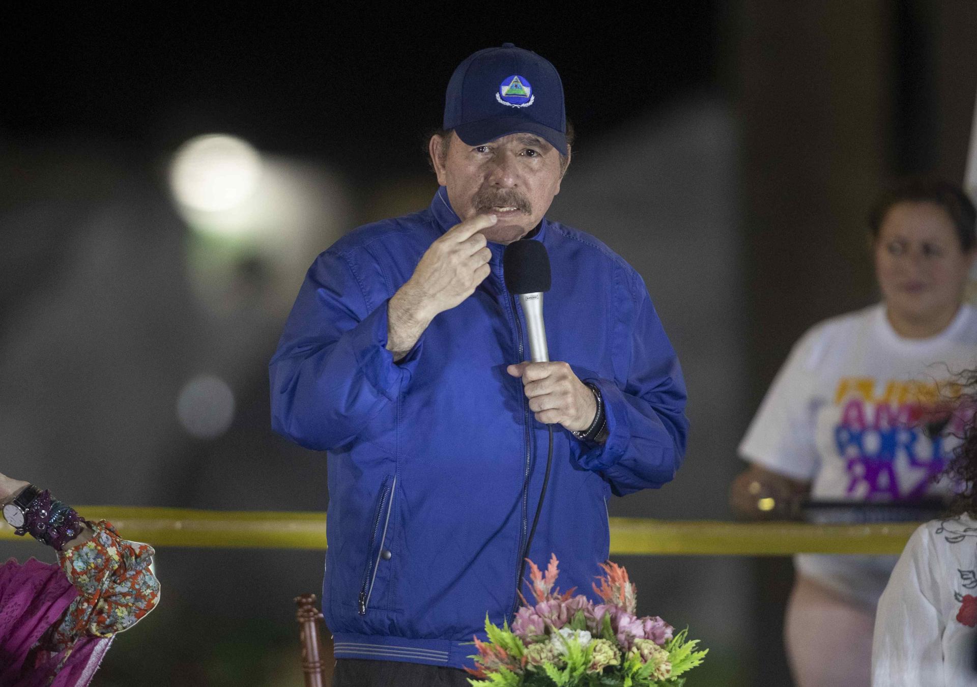 «Que los capturen y los agarren del pelo»: la orden de Ortega a las policías ascendidas a comisionadas