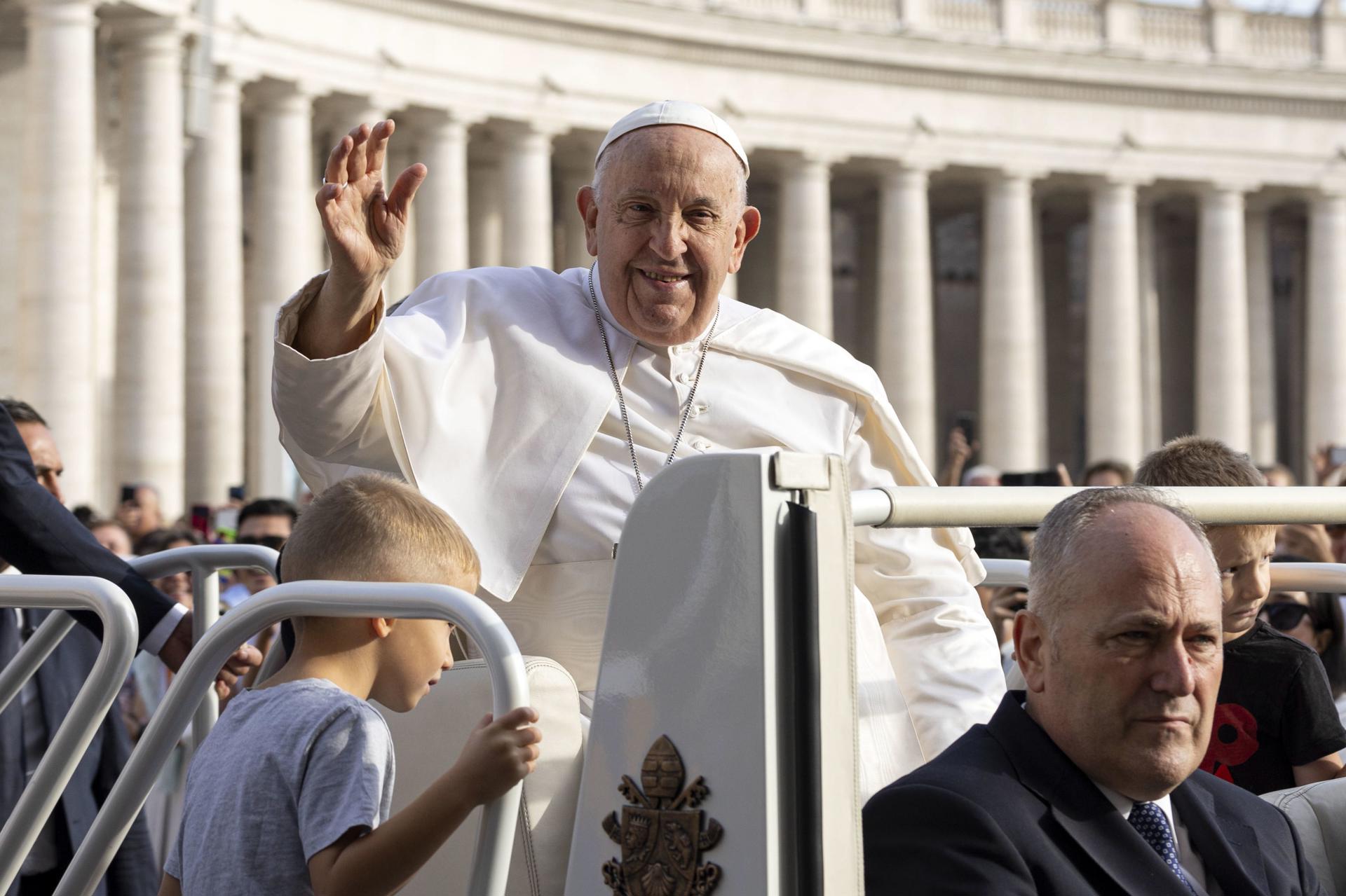 El Papa pide a los cristianos «ensuciarse las manos» para «construir la paz»