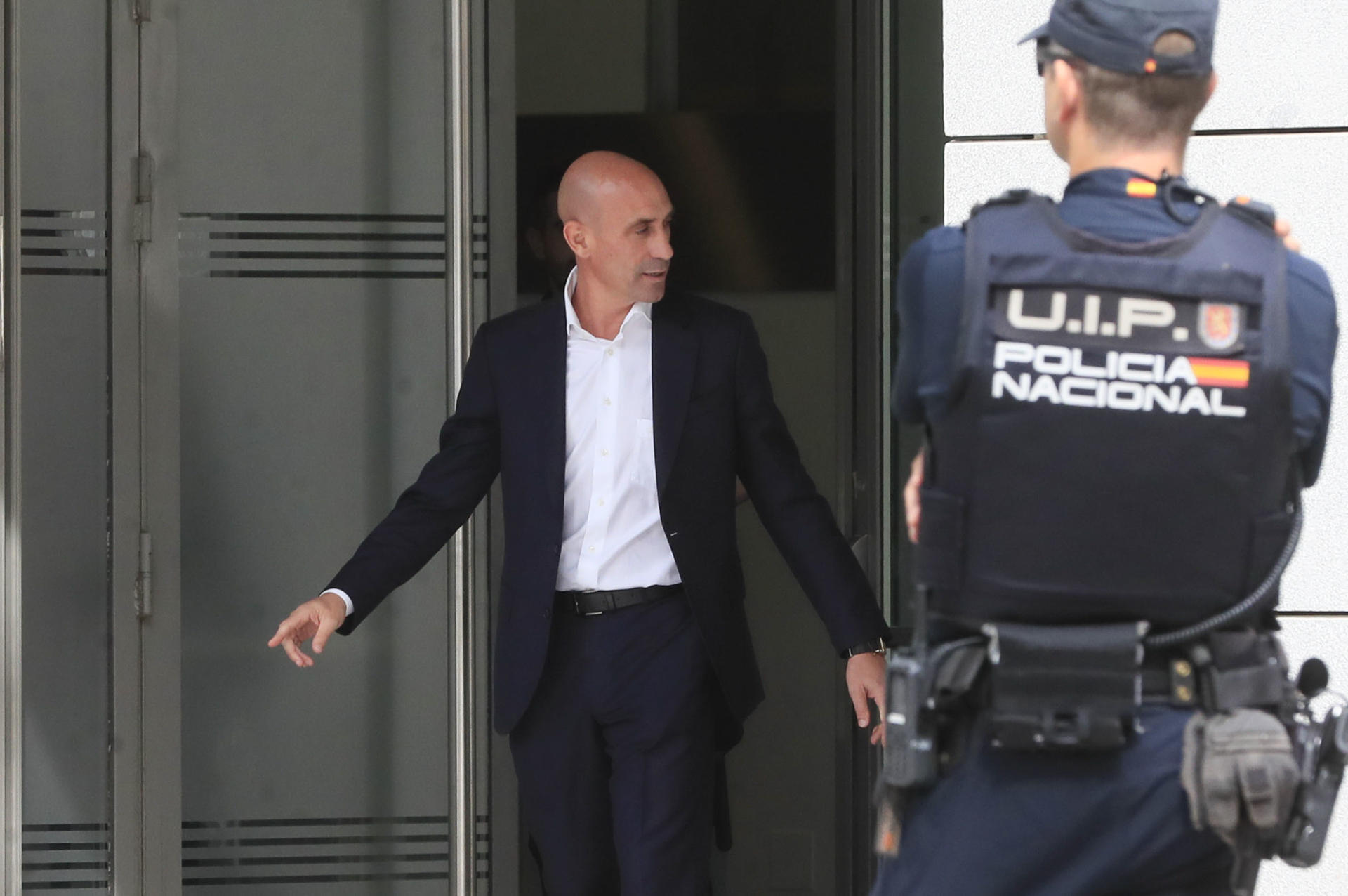 La Fiscalía española pide que Rubiales no pueda acercarse a la futbolista Jenni Hermoso