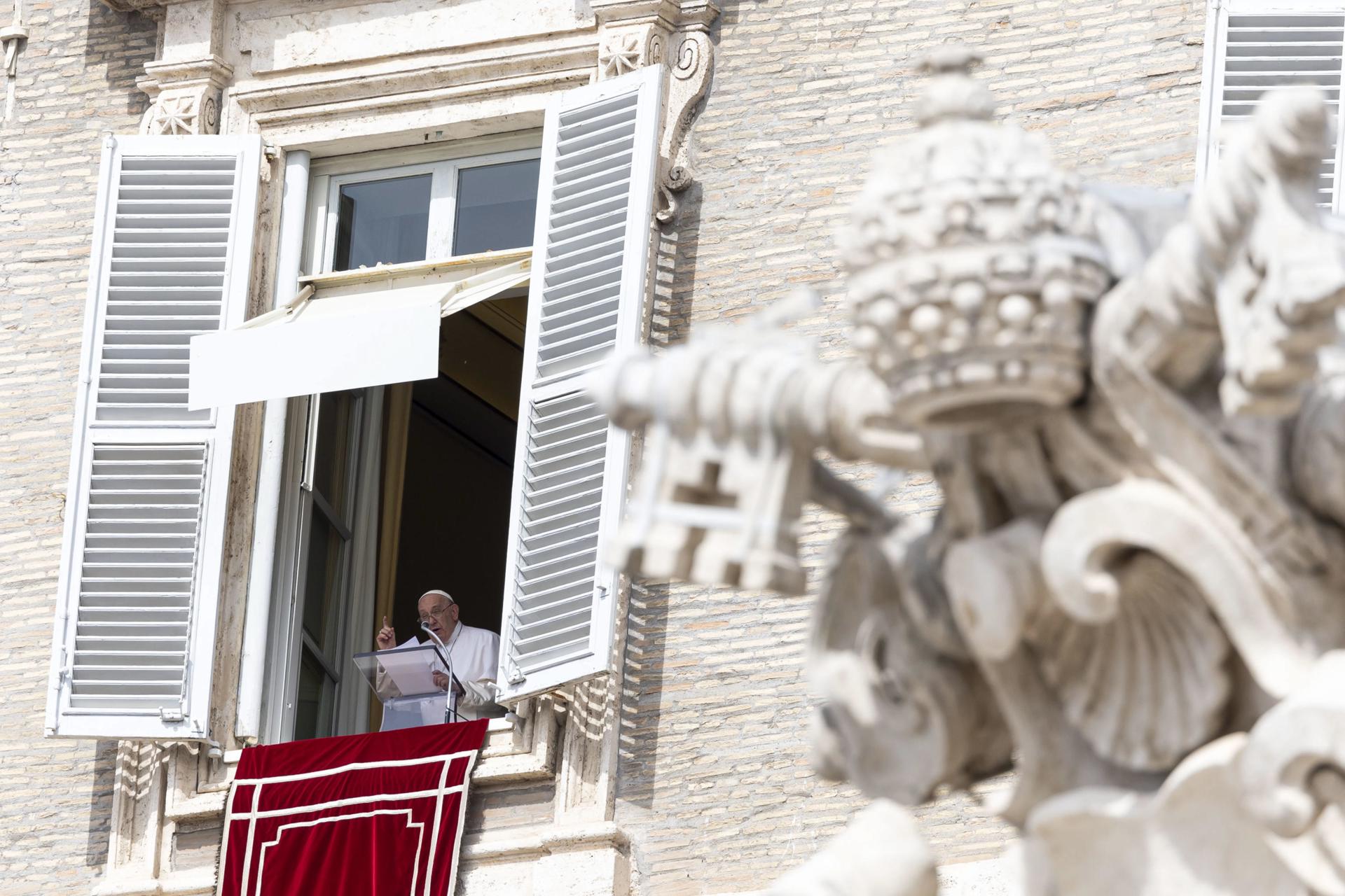 El Papa pide proteger la «dignidad humana» ante el «fenómeno migratorio»