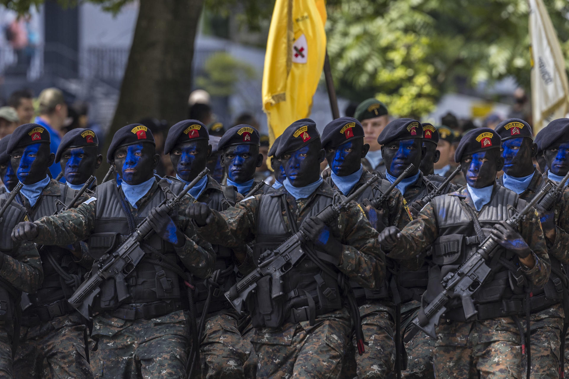 Guatemala coloca 2.000 soldados en la frontera con México