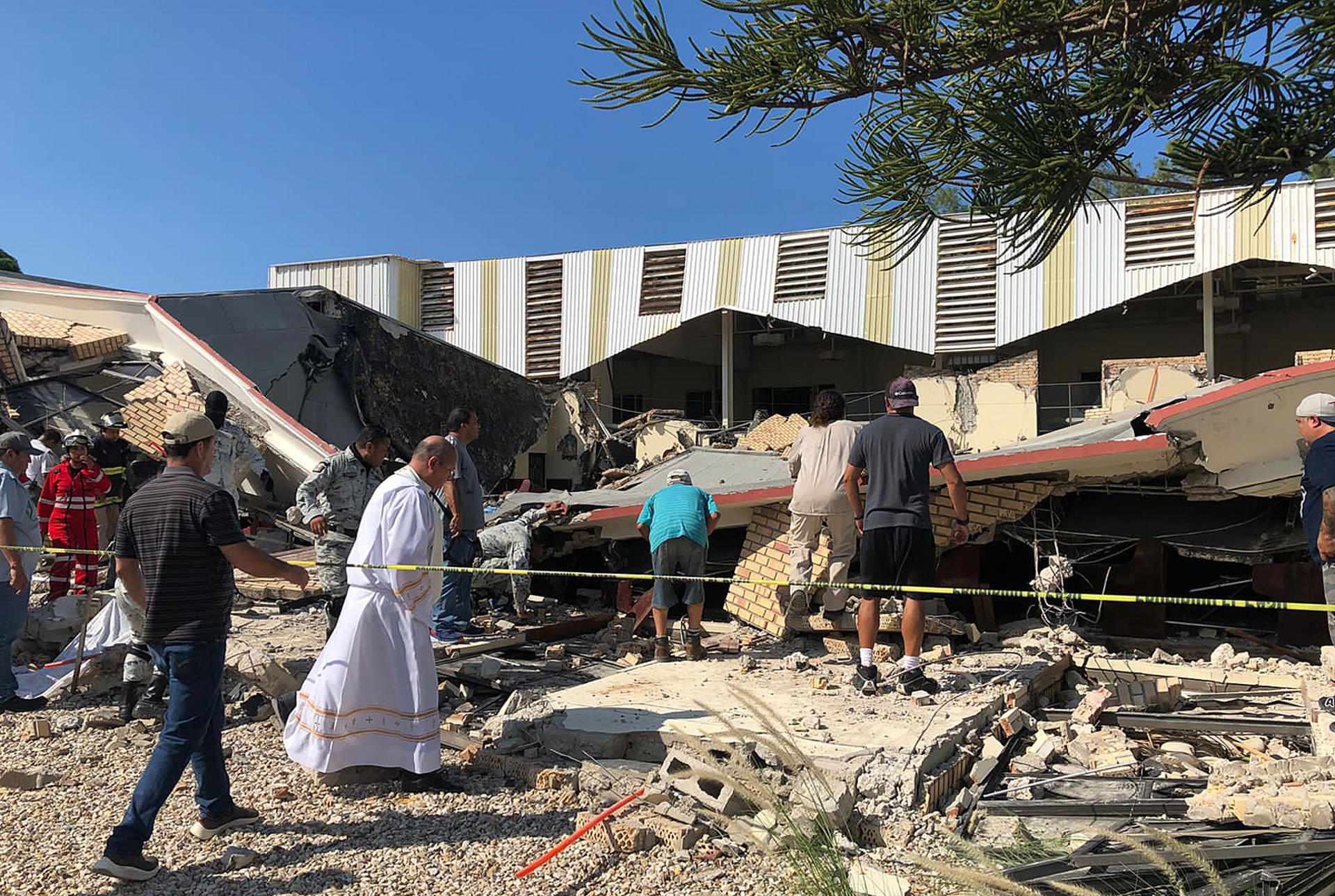 Se eleva a 11 el número de muertos por el colapso de una iglesia en el norte de México