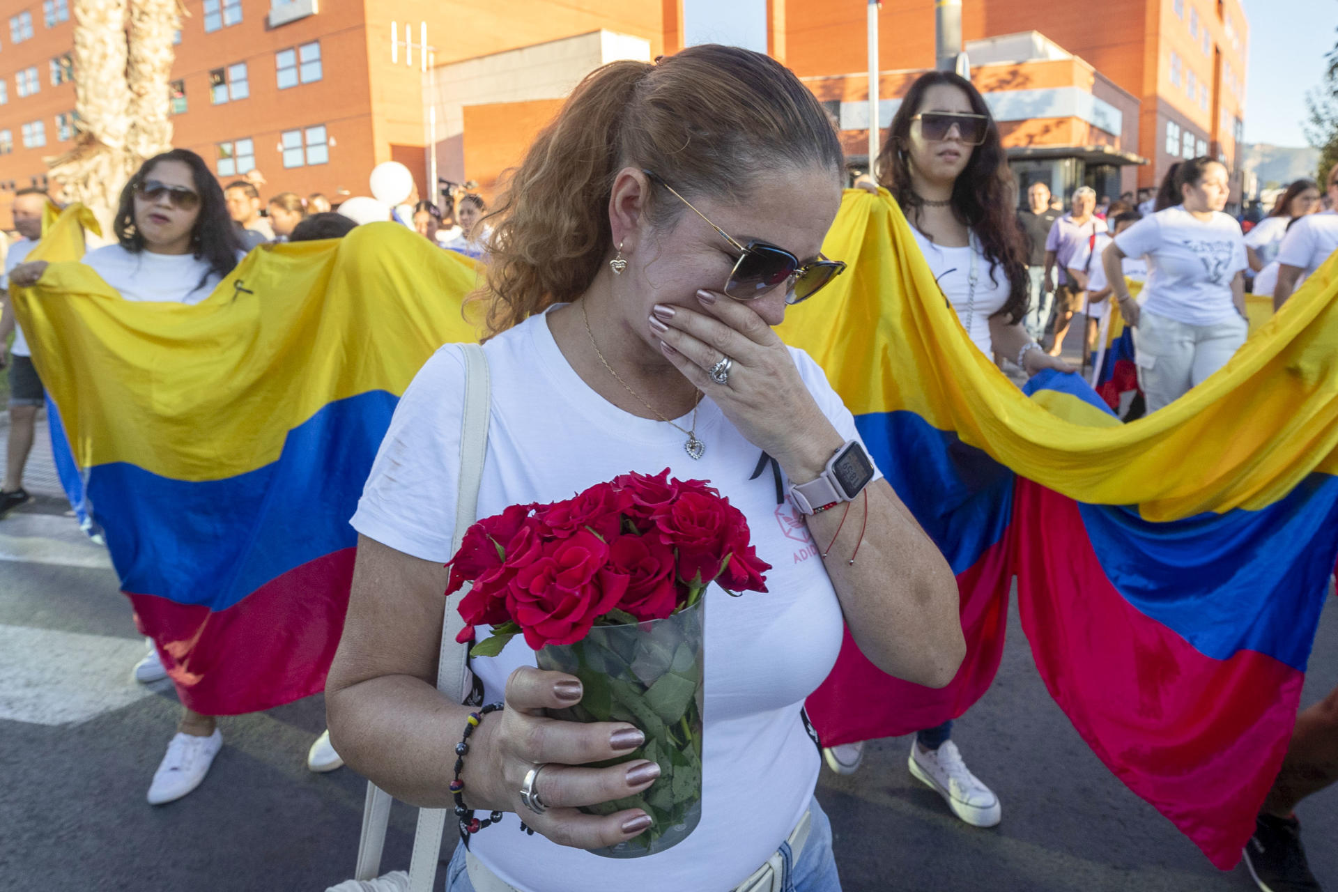 Una clienta de la discoteca incendiada en España dice que temió lo peor al ver bengalas