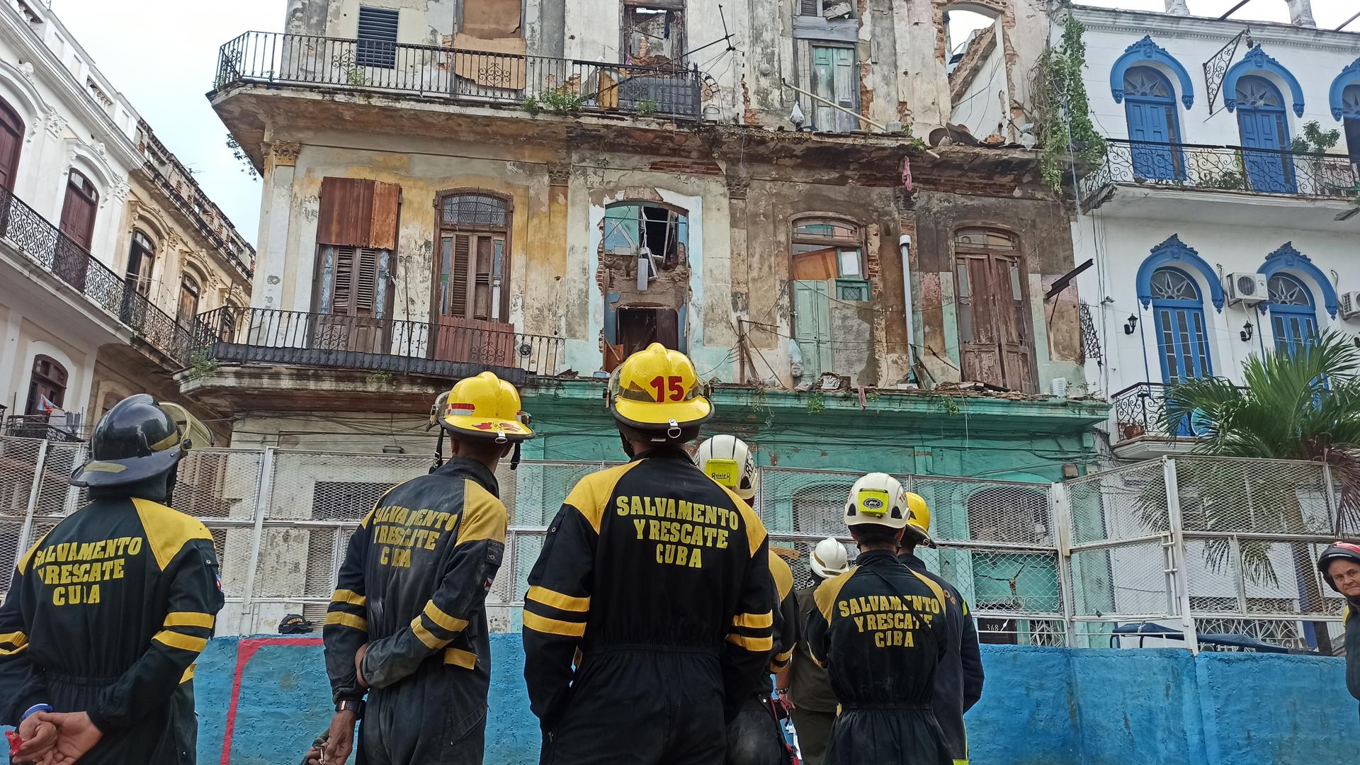 El derrumbe de un edificio en La Habana deja al menos un muerto y varios atrapados en los escombros