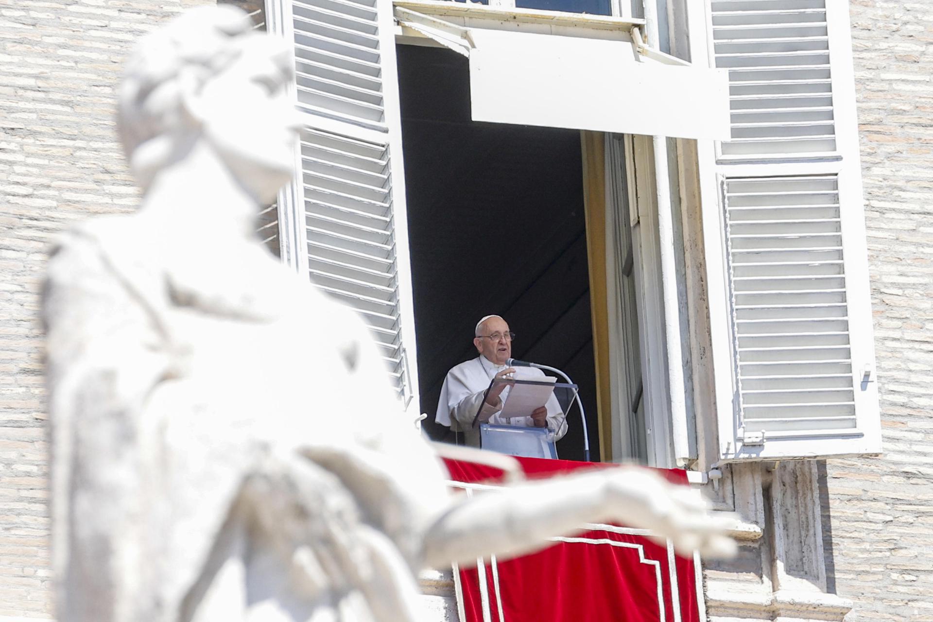 El papa pide que «los ataques de las armas se terminen, por favor» en Israel y Palestina