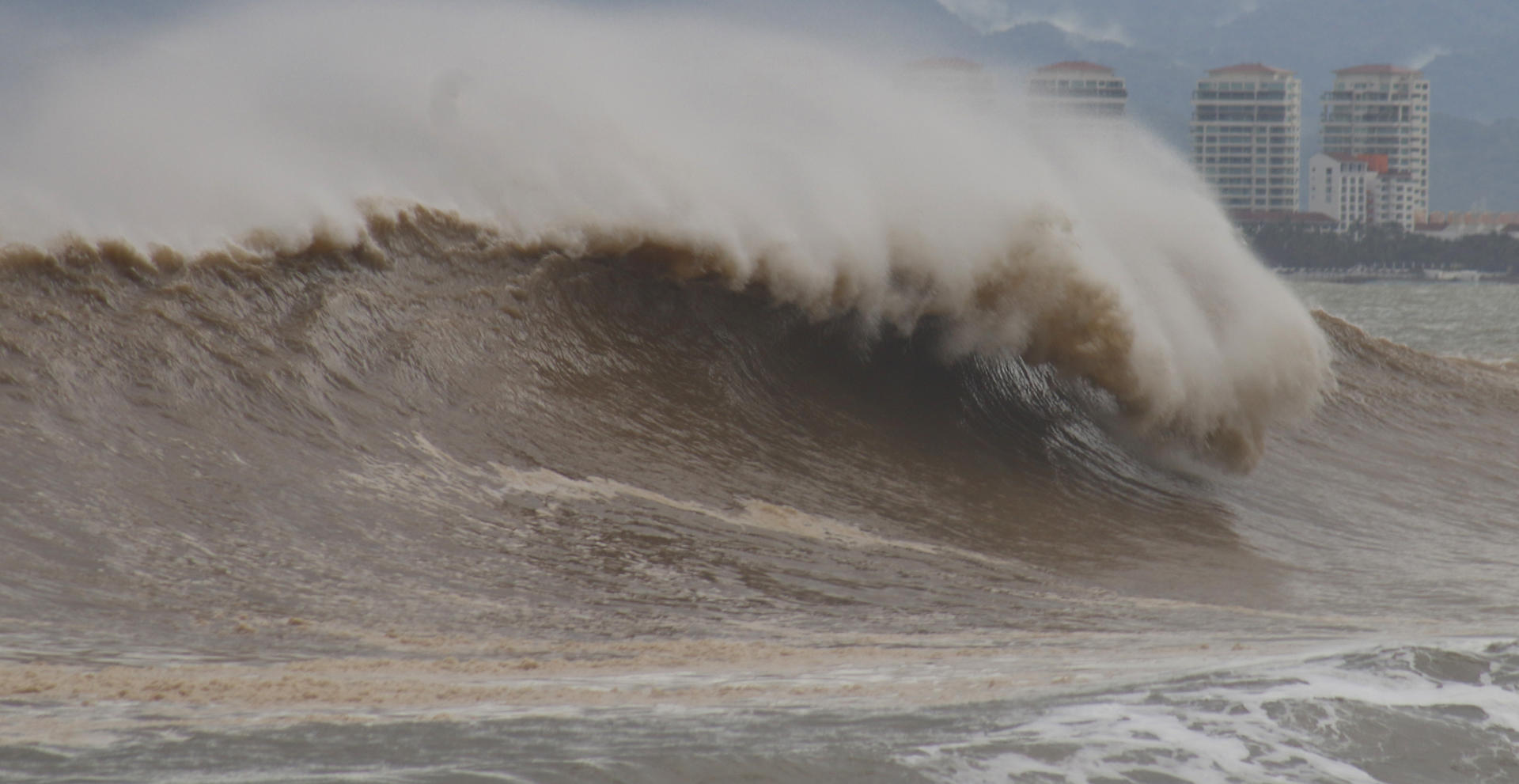 El huracán Lidia se intensifica a categoría 3 rumbo a las costas del occidente de México