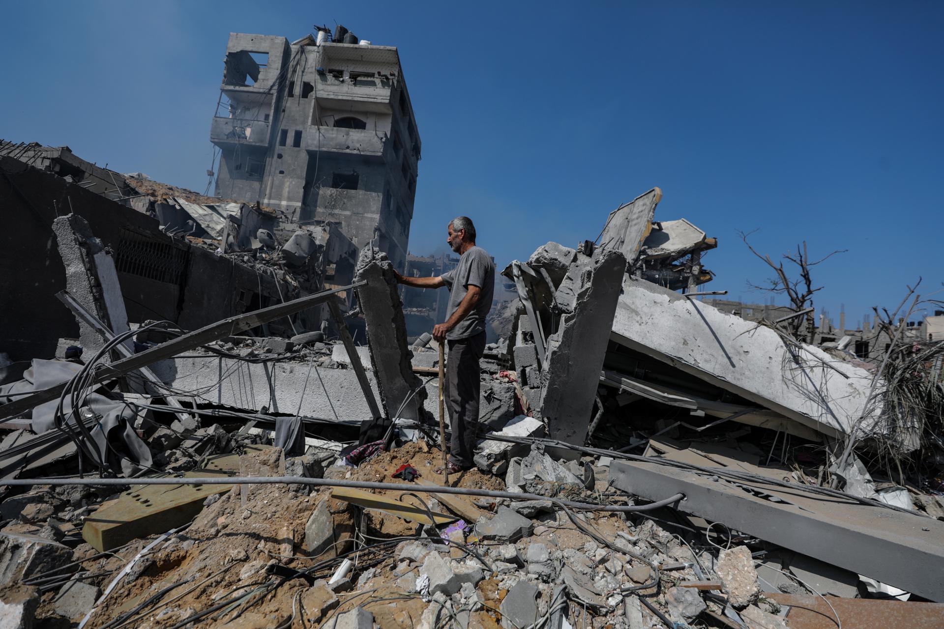 Suben a 900 los muertos en Franja de Gaza y las autoridades piden un pasillo humanitario